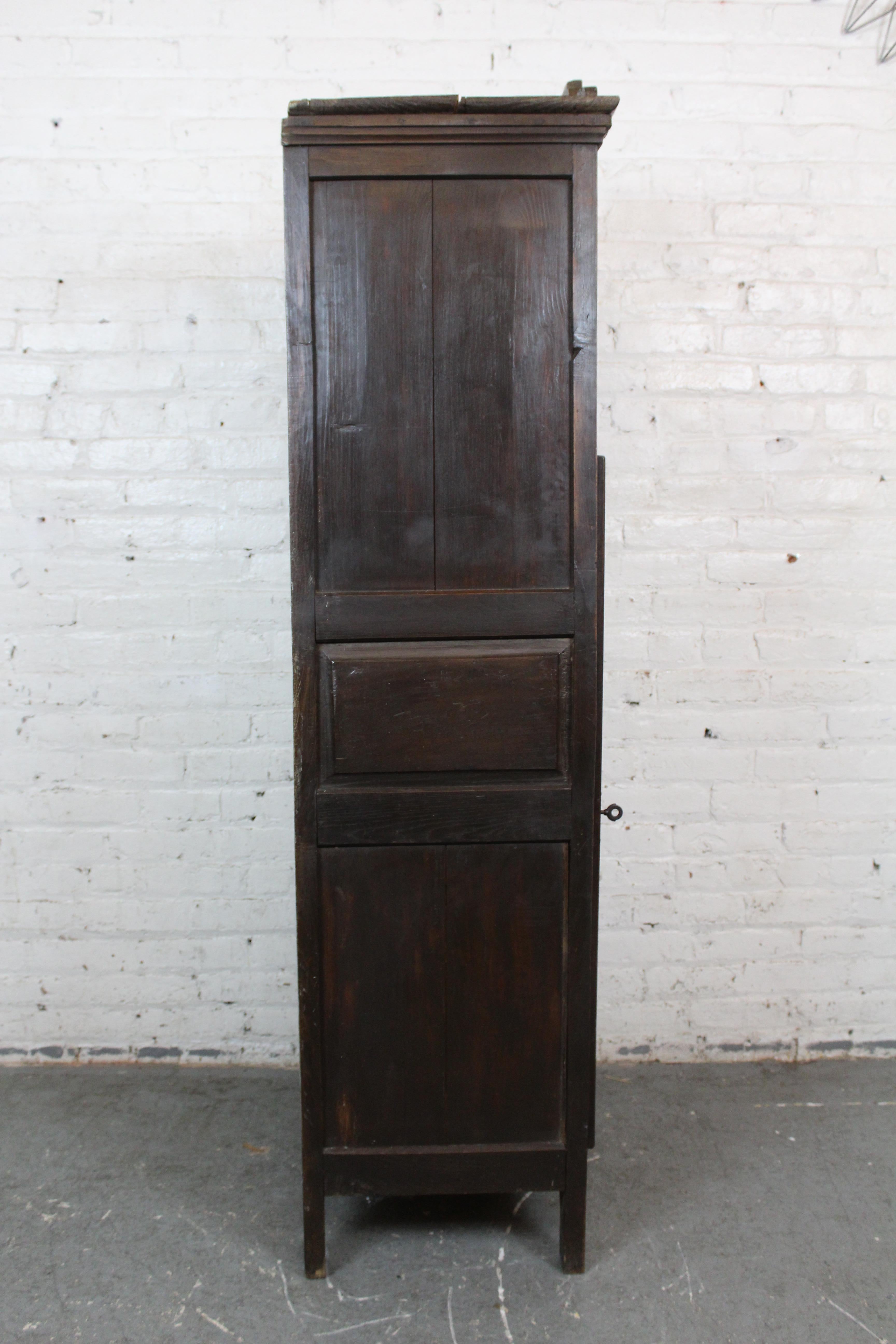 Armario Bretón Primitivo Antique French Oak en Bueno Estado en Brooklyn, NY