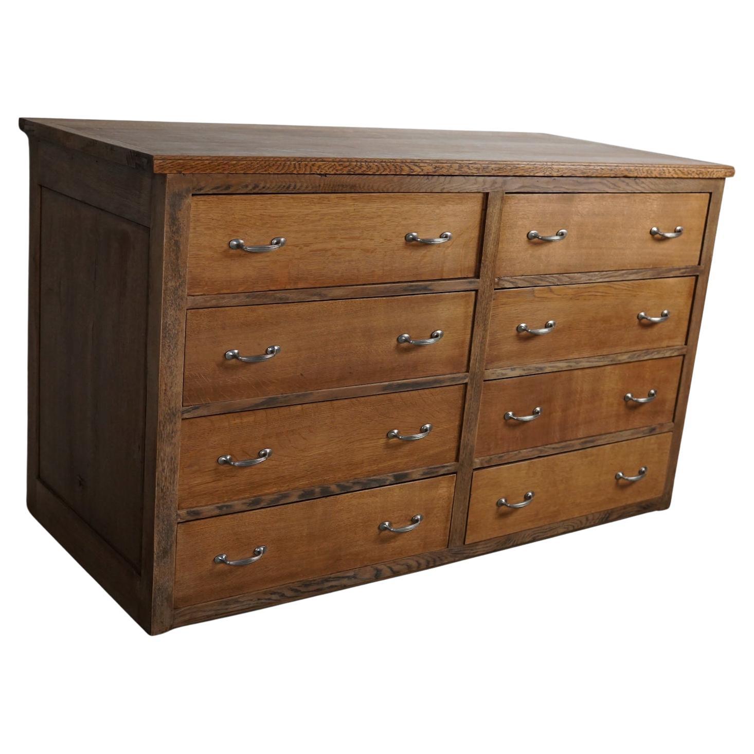 Are oak kitchen cabinets outdated?