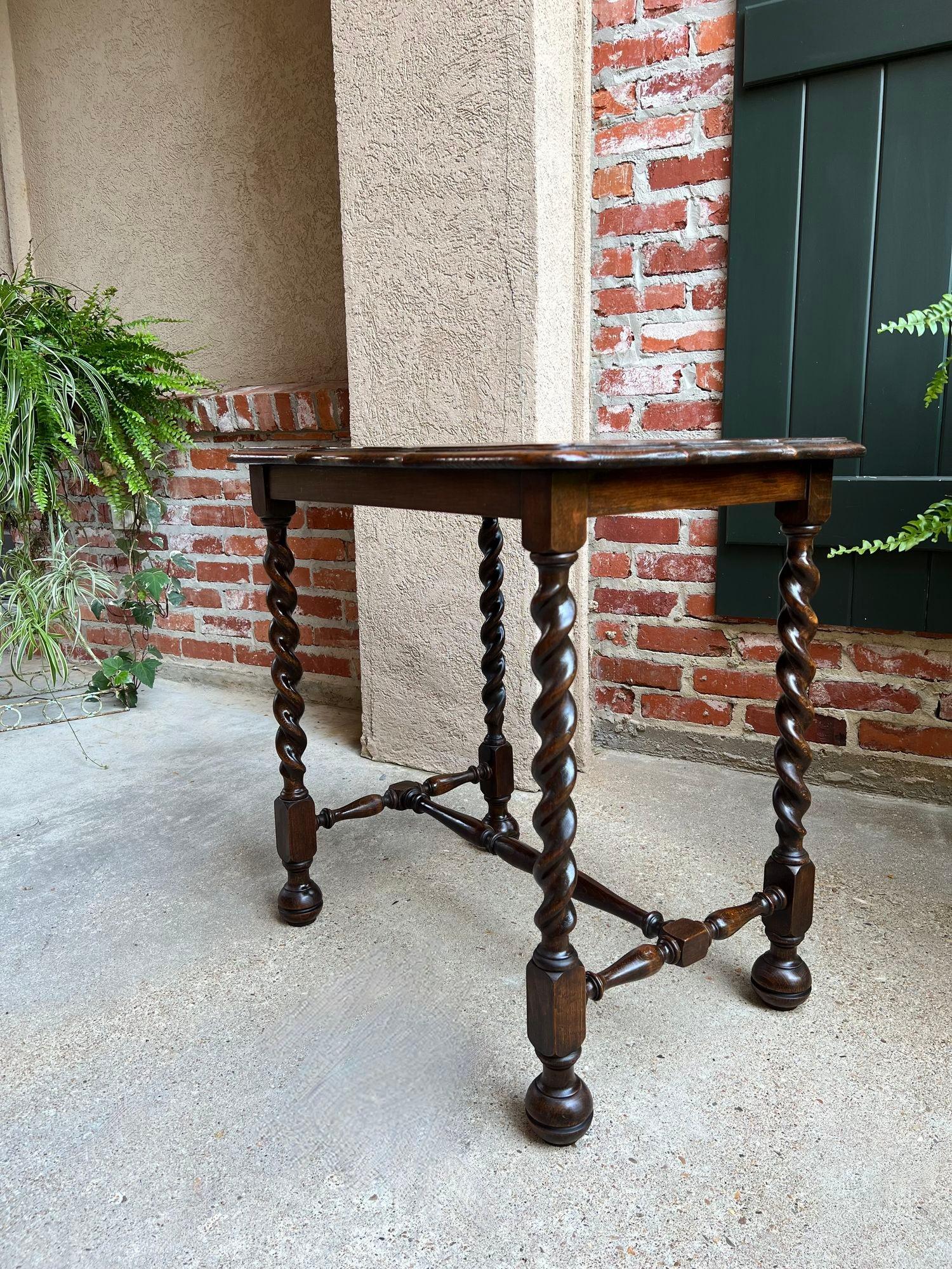 Antique French Oak Side Table Barley Twist Sofa Foyer Dark Oak c1900.

Direct from France, with classic French style, a lovely antique French oak side or sofa table! Beautiful oak grain to the top, with a very large, fancy scalloped beveled edge.