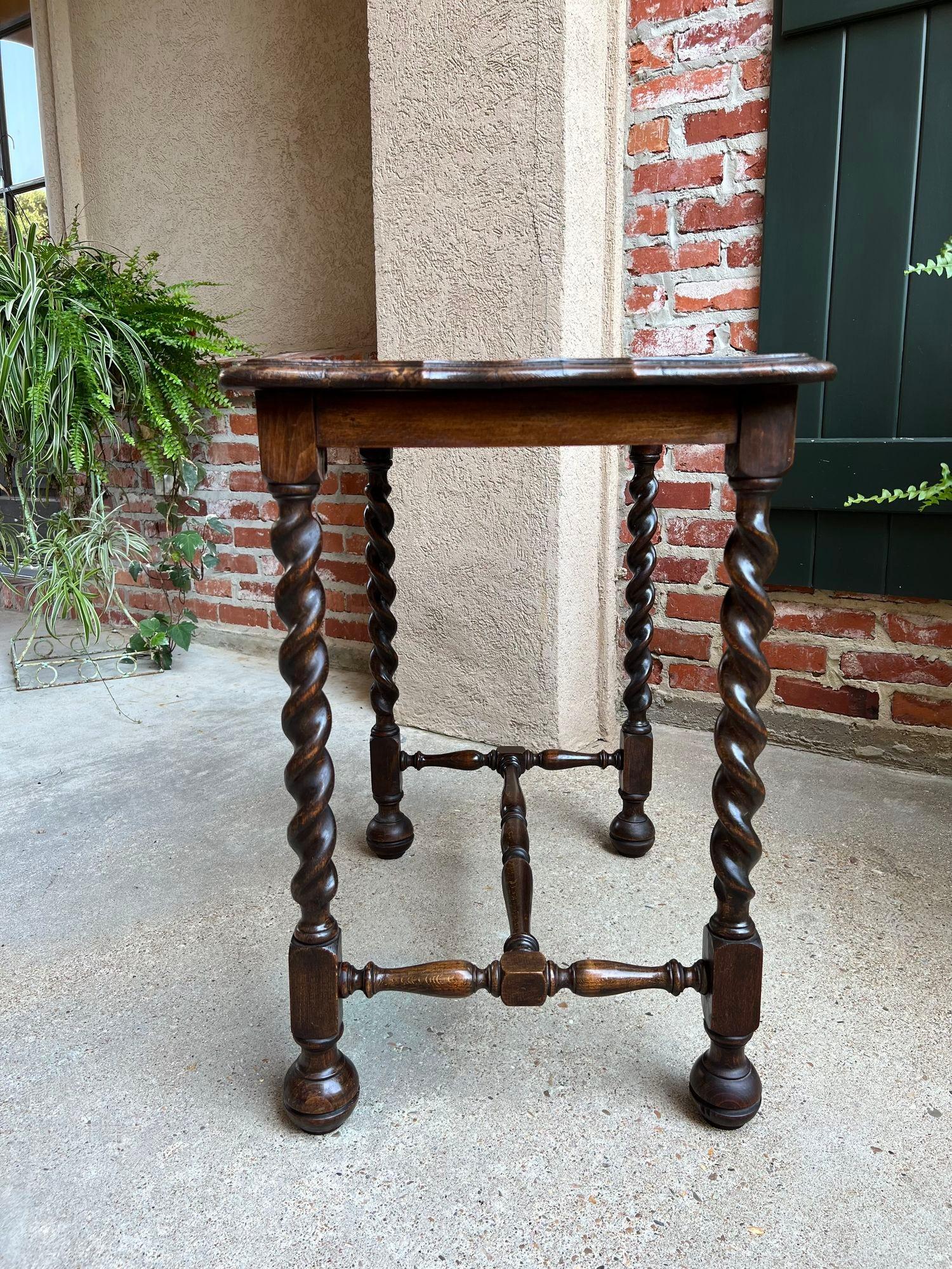 Ancienne table d'appoint en chêne français Barley Twist pour canapé en chêne foncé, vers 1900 Bon état - En vente à Shreveport, LA