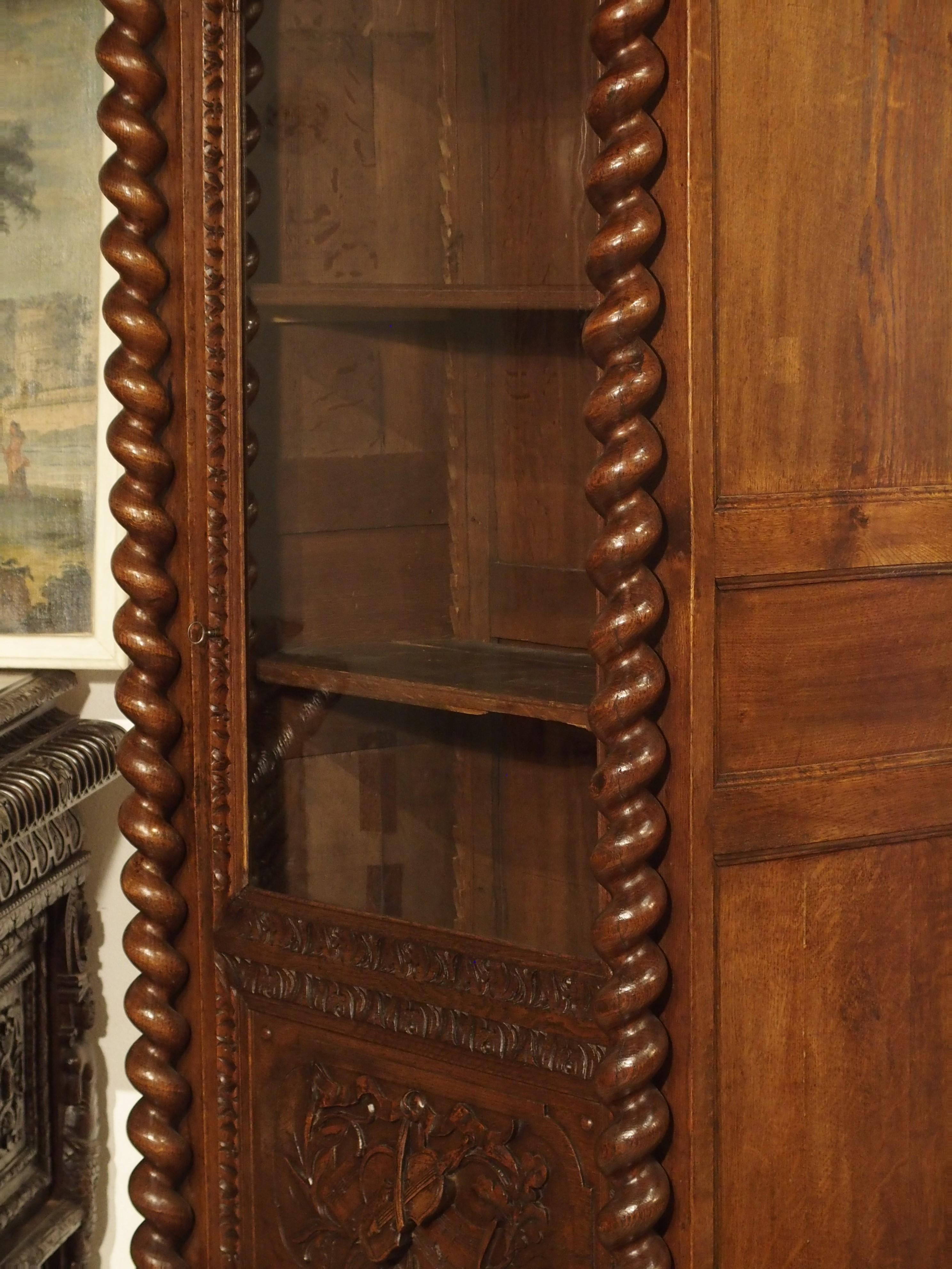 Antique French Oak Vitrine with Musical Carvings and Turned Columns, circa 1890 4