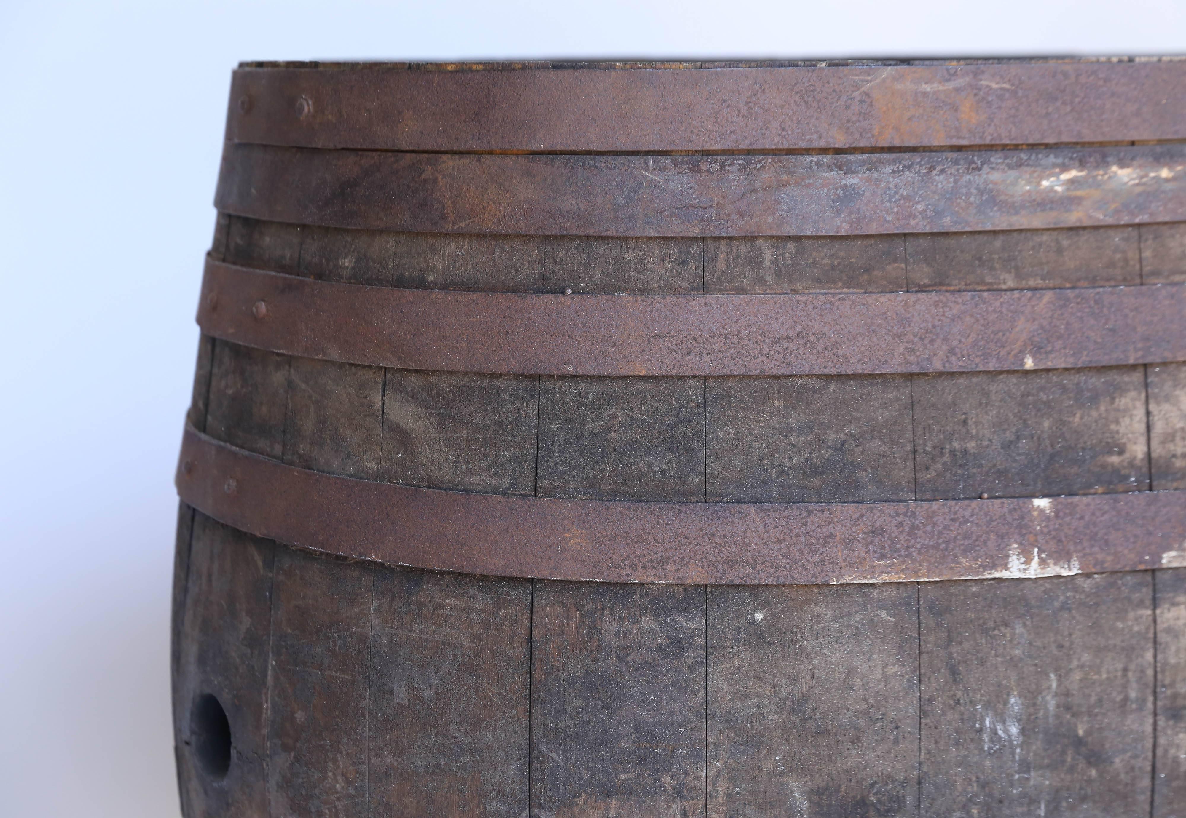 Antique French Oak Wine Barrel In Good Condition In Houston, TX