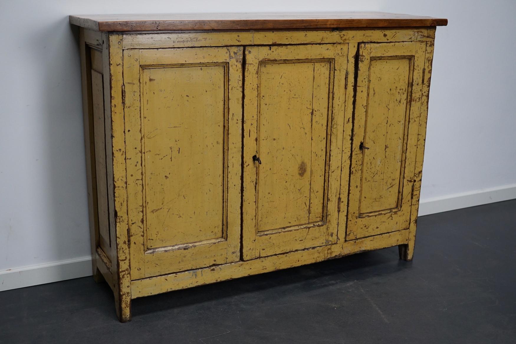 This painted sideboard was made around the late 19th century in France. The paint has wear and retained a rich patina over the years. Healthy and solid frame. Original lock and keys in working condition.