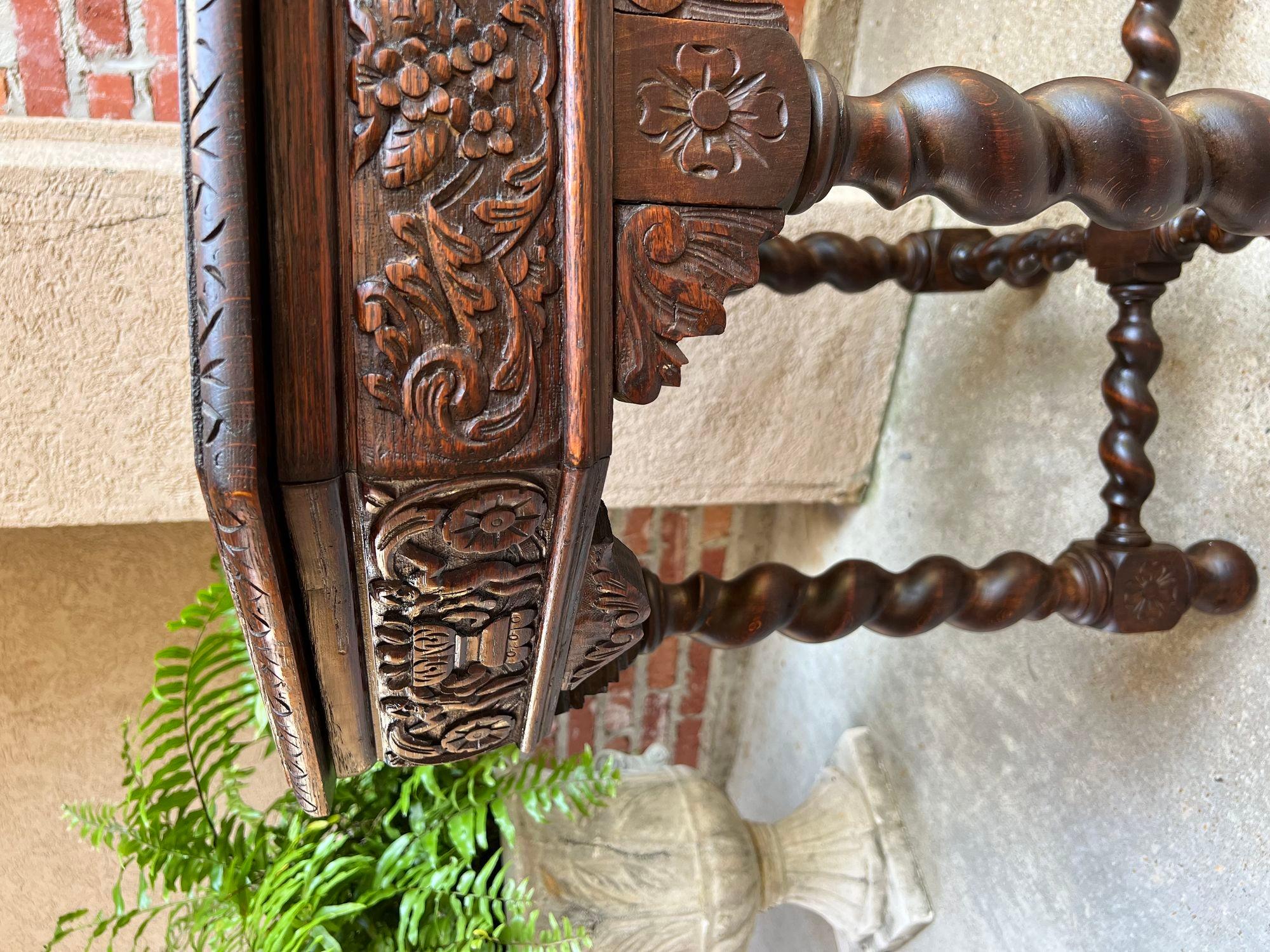 Ancienne table de canapé octogonale française sculptée en chêne à torsion d'orge Louis XIII Renaissance en vente 2