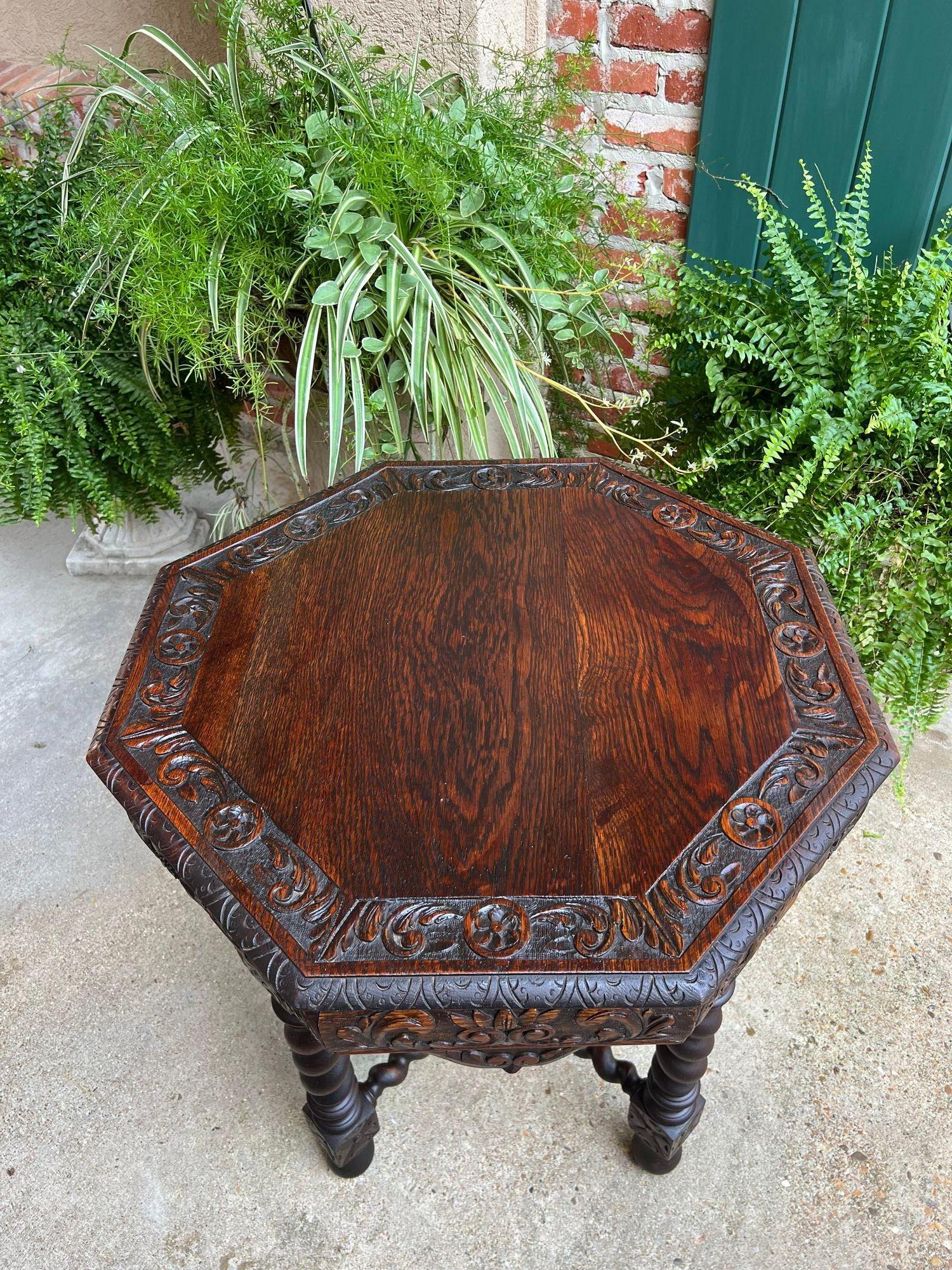 Antiker französischer achteckiger Sofatisch aus geschnitzter Eiche, Barley Twist, Louis XIII.-Renaissance im Angebot 4