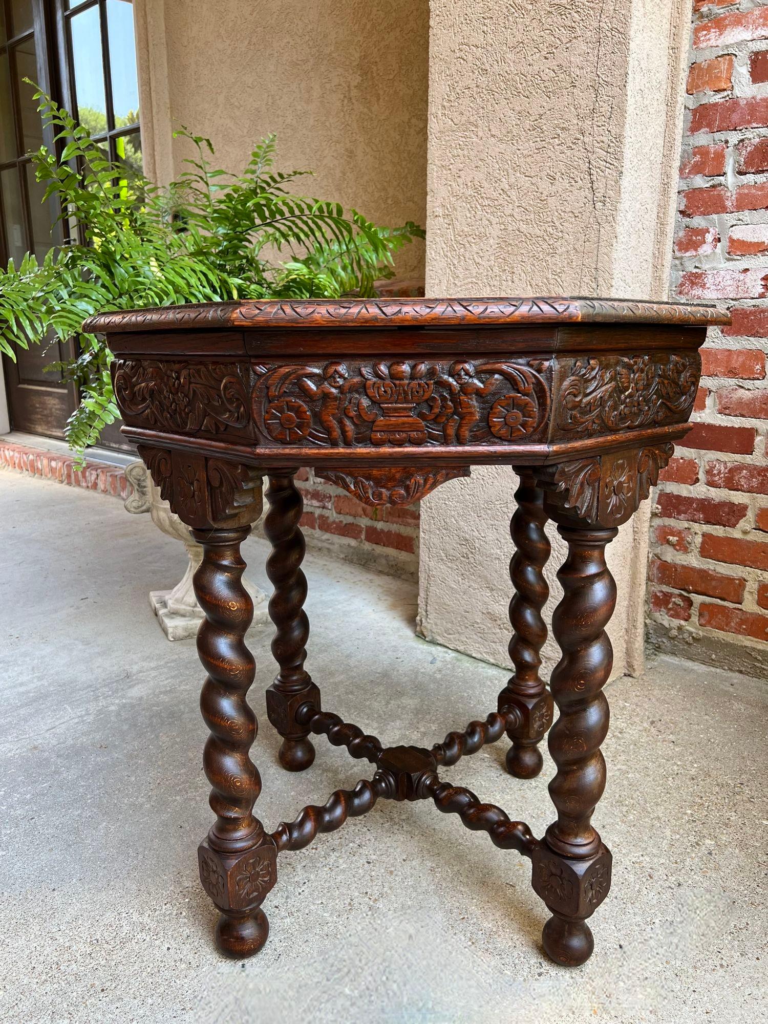 Ancienne table de canapé octogonale française sculptée en chêne à torsion d'orge Louis XIII Renaissance en vente 5