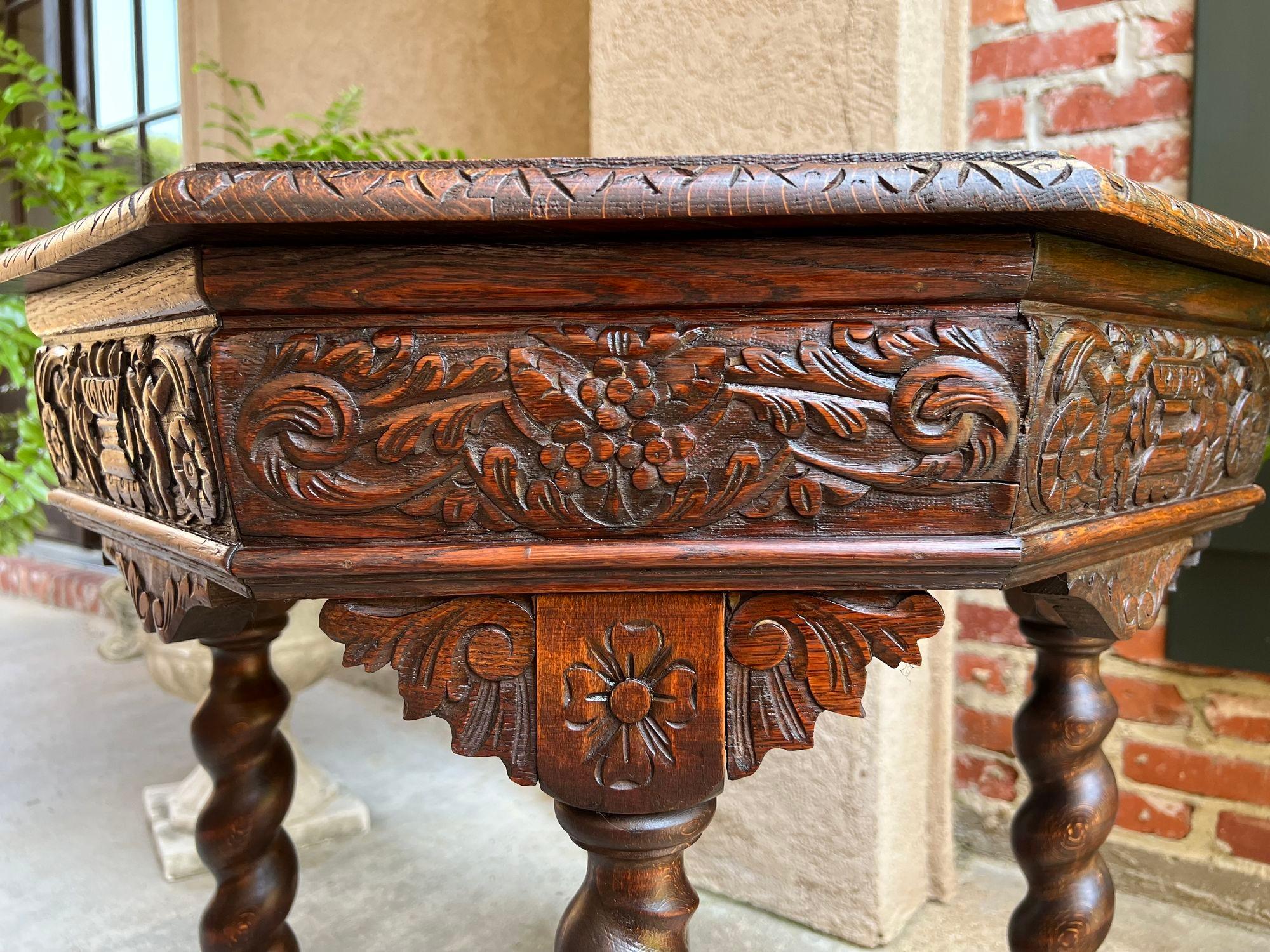 Ancienne table de canapé octogonale française sculptée en chêne à torsion d'orge Louis XIII Renaissance en vente 7