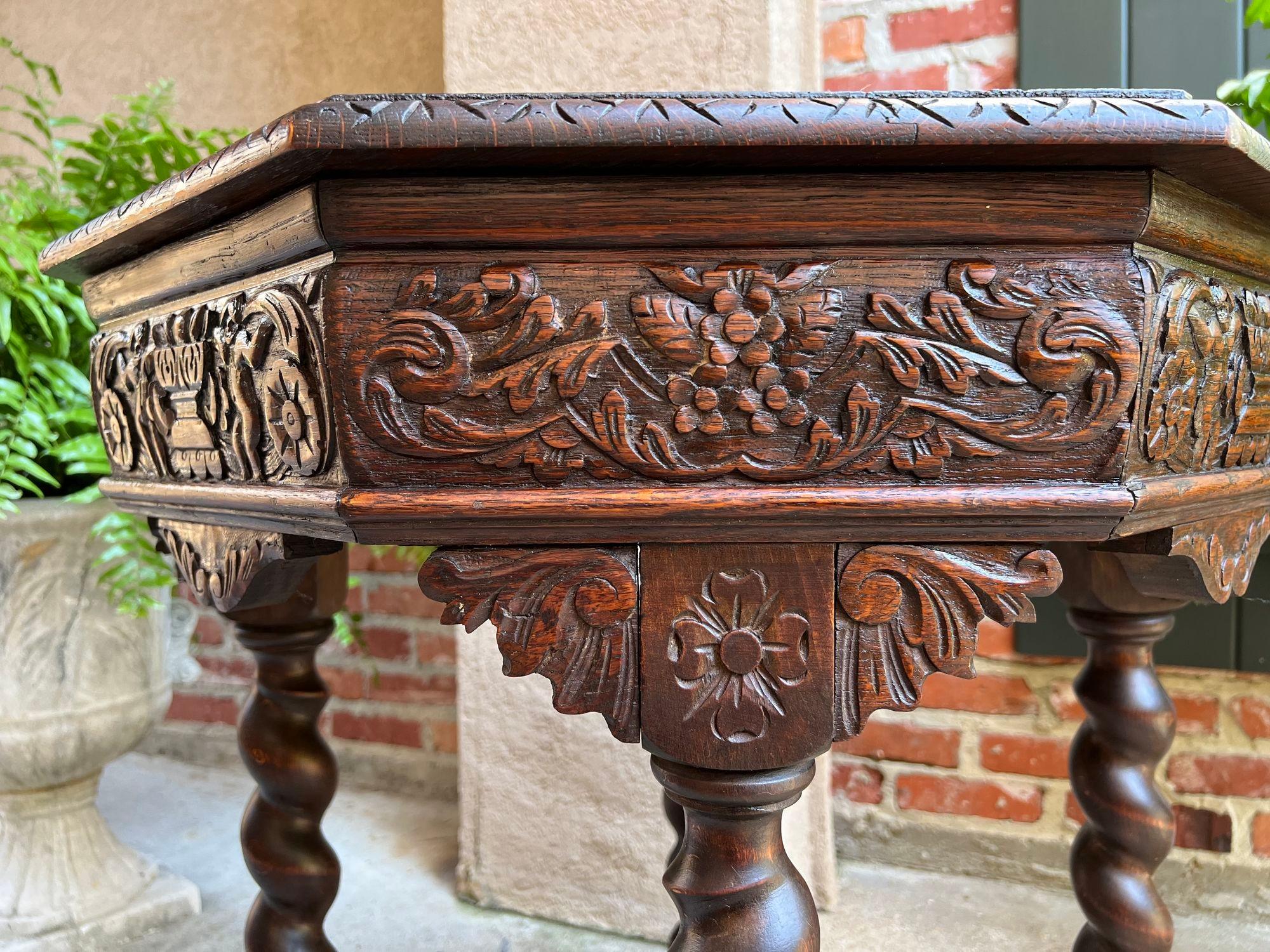 Ancienne table de canapé octogonale française sculptée en chêne à torsion d'orge Louis XIII Renaissance en vente 8