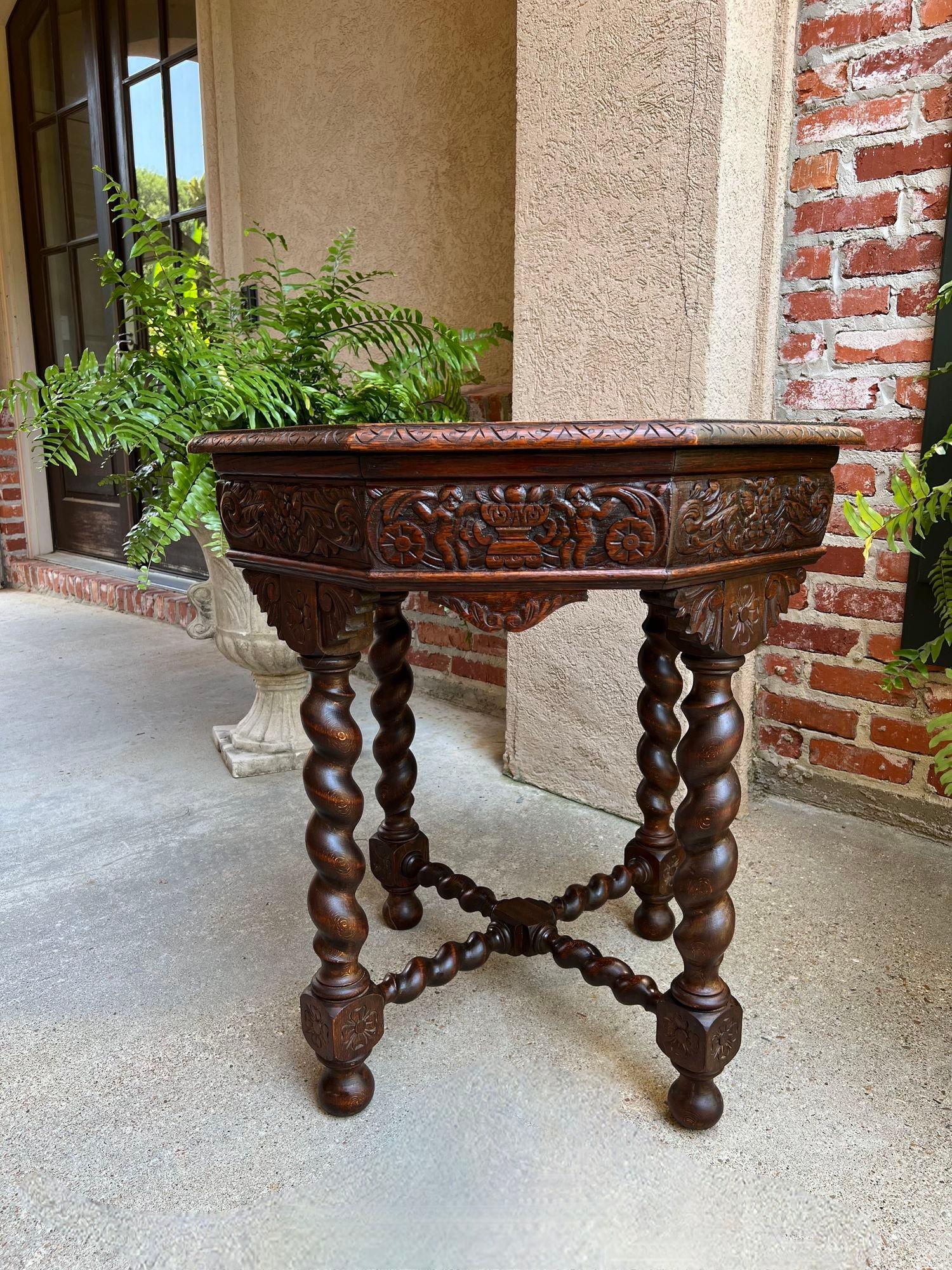 Ancienne table de canapé octogonale française sculptée en chêne à torsion d'orge Louis XIII Renaissance Bon état - En vente à Shreveport, LA