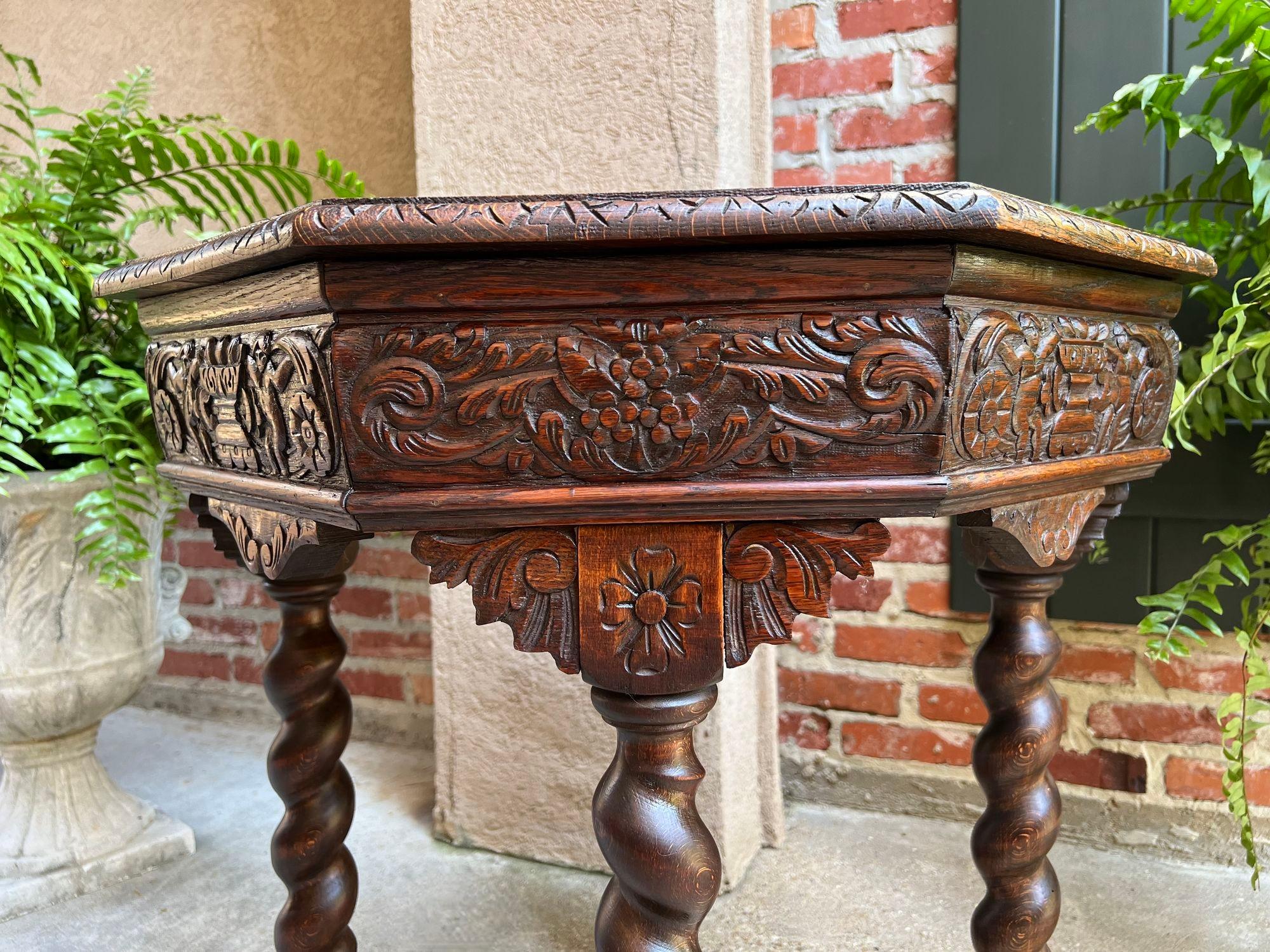Fin du XIXe siècle Ancienne table de canapé octogonale française sculptée en chêne à torsion d'orge Louis XIII Renaissance en vente