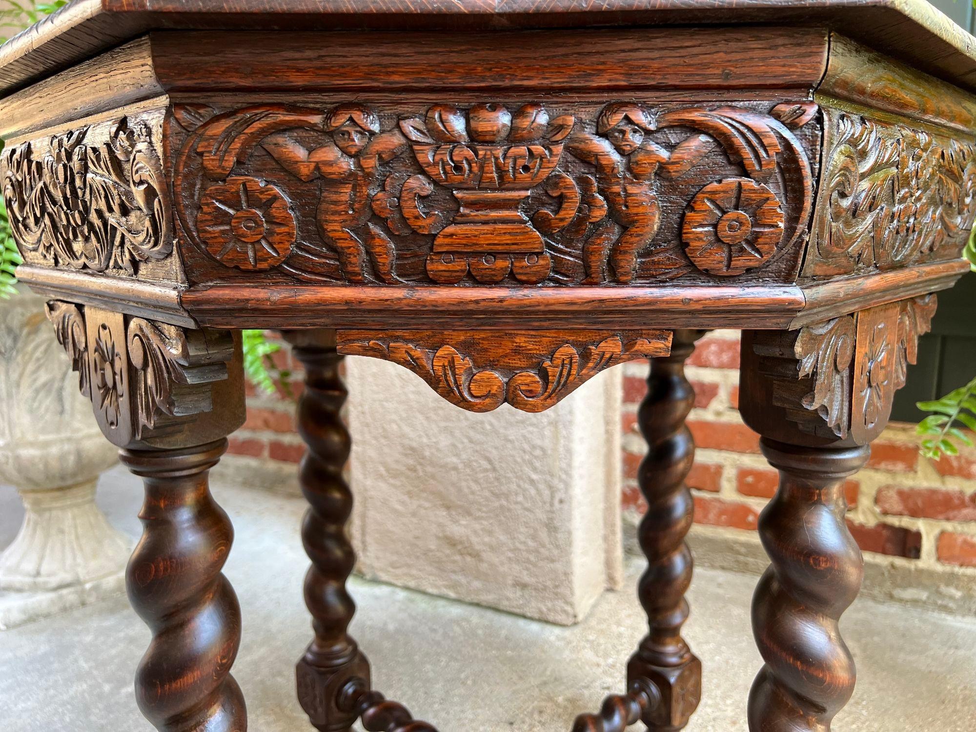 Chêne Ancienne table de canapé octogonale française sculptée en chêne à torsion d'orge Louis XIII Renaissance en vente