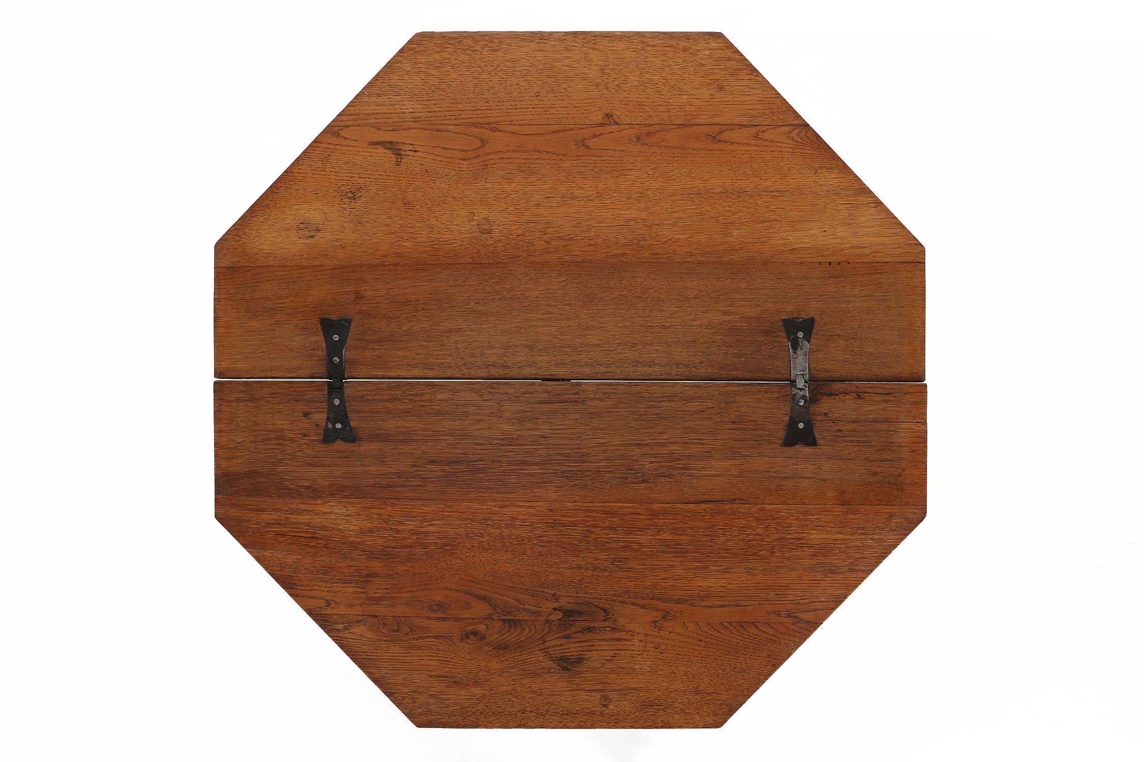 Intagliato Antique French tavolo ottangolare pieghevole in rovere massiccio, 1850 ca. in vendita