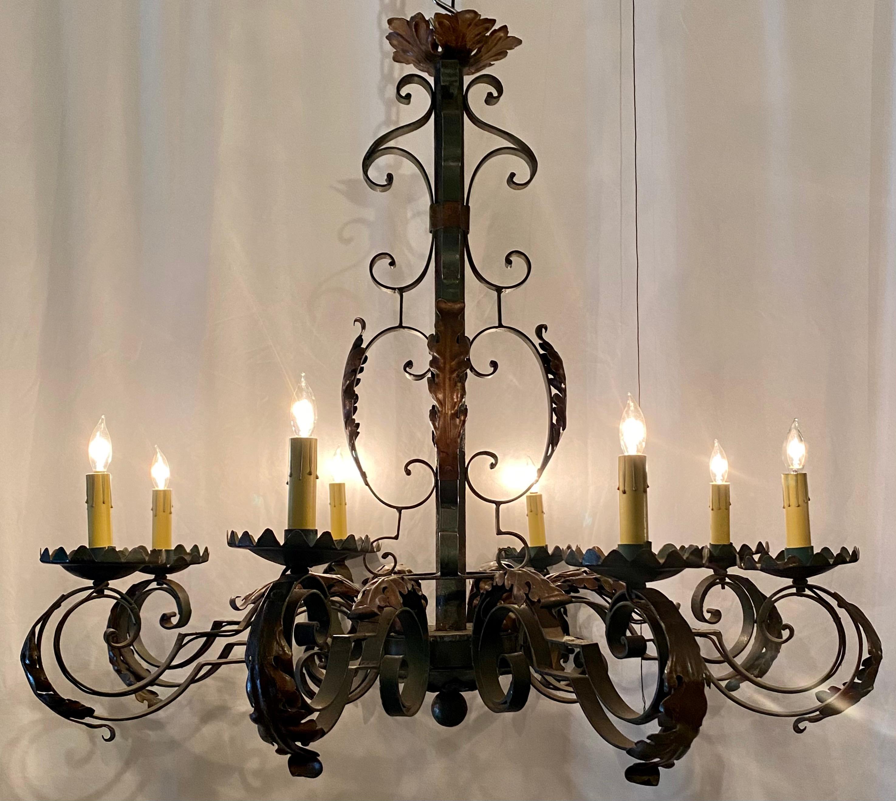 Antique French old iron tavern chandelier with 8 lights, Circa 1890-1910.
ICH147.