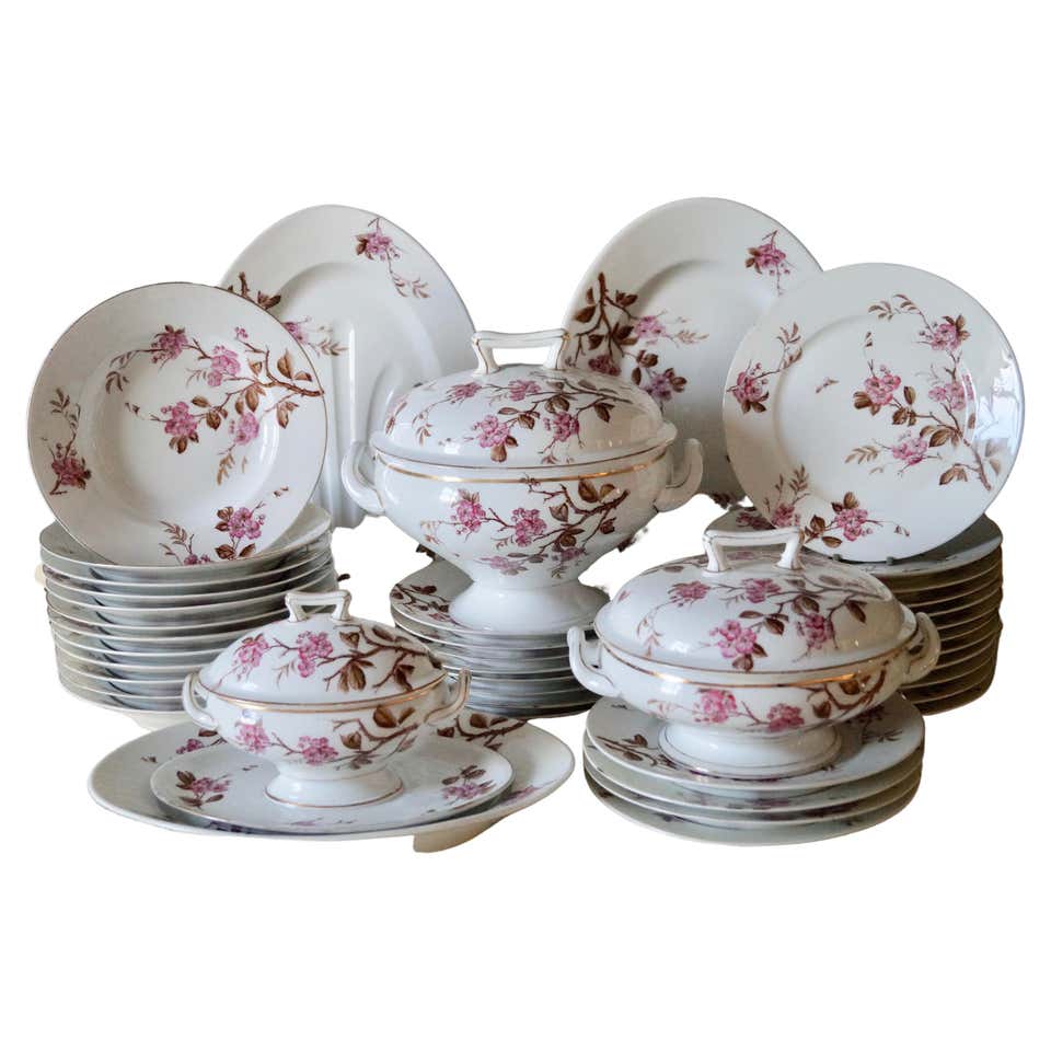 Antique Pattern Tableware Antique French Old Paris Porcelain Dinnerware, 1900s For Sale at 1stDibs