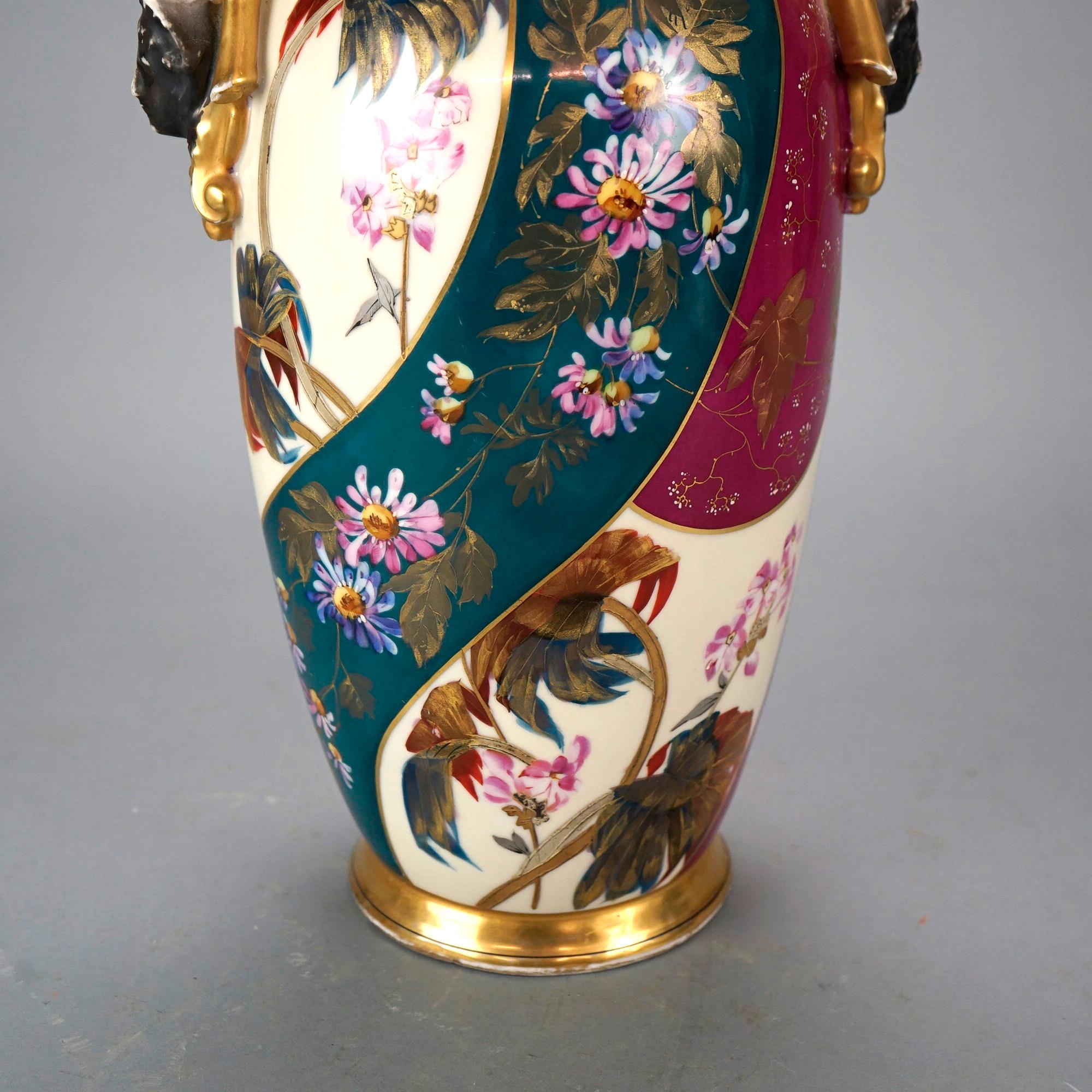 Vase français ancien en porcelaine de Paris, peint à la main, à motifs floraux et figuratifs, XIXe siècle en vente 1