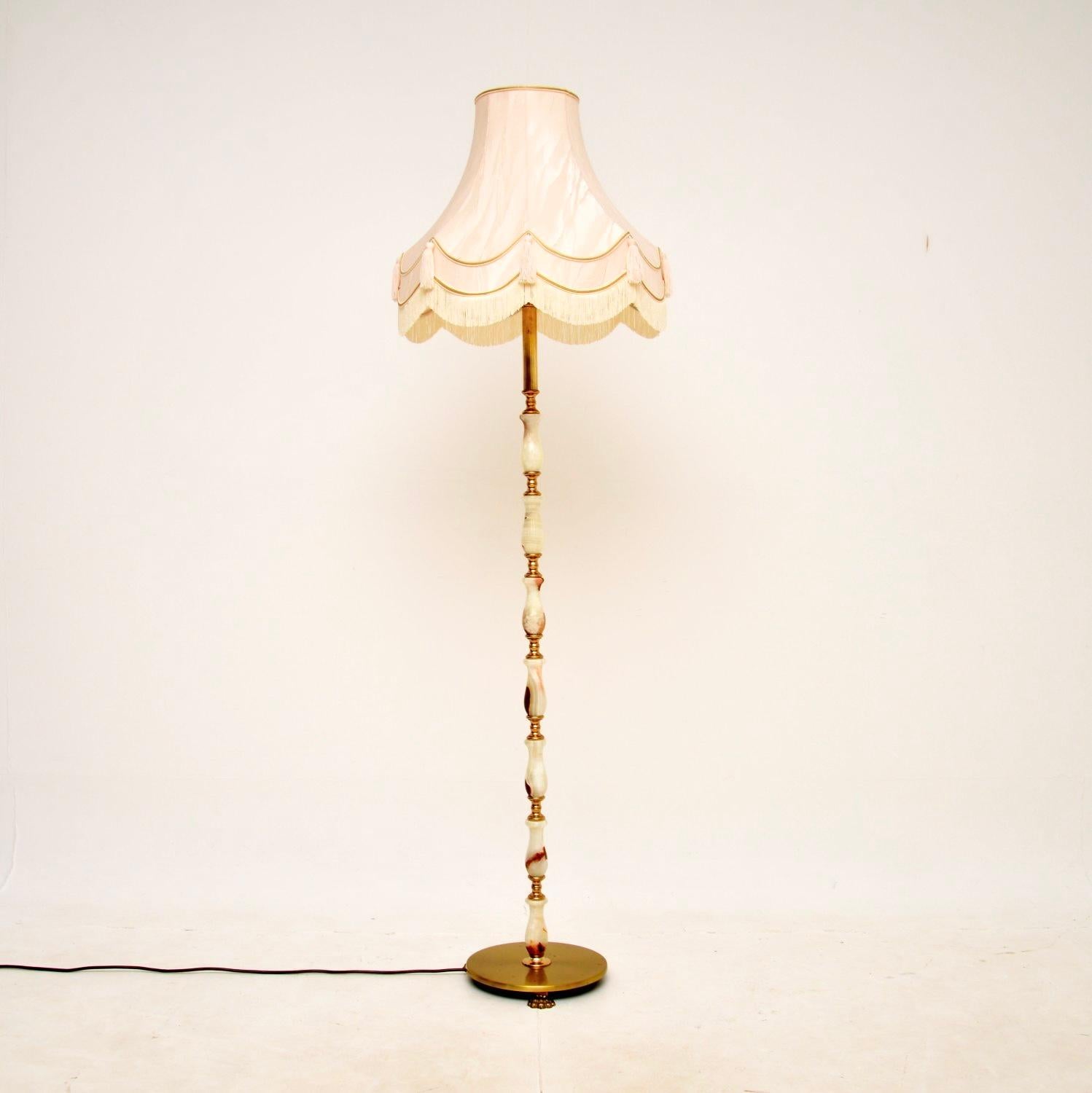 A beautiful antique French onyx and brass floor lamp. This was made in France, it dates from around the 1930’s.

It is of super quality, the stand is articulated with solid onyx and brass, sitting on a brass base with hairy paw feet. The shade that