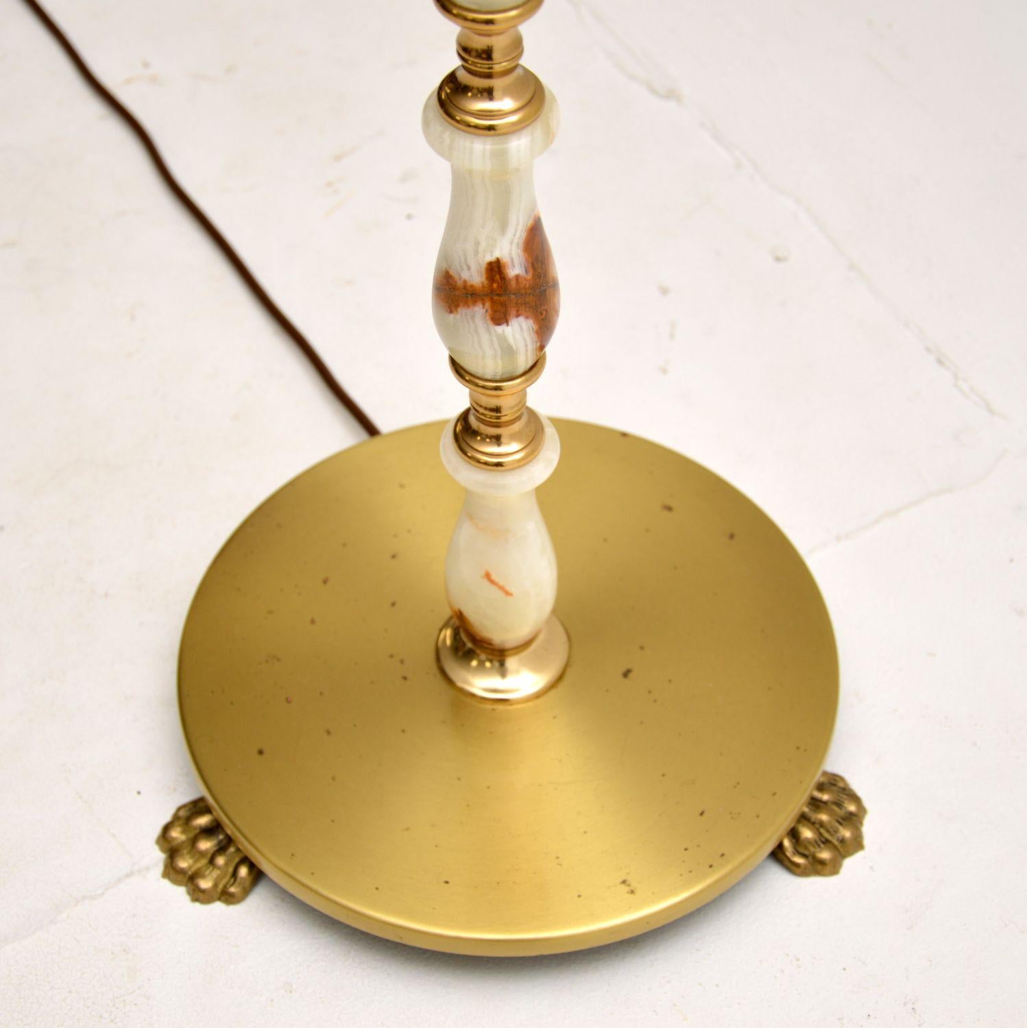 Antike französische Stehlampe aus Onyx und Messing im Angebot 3
