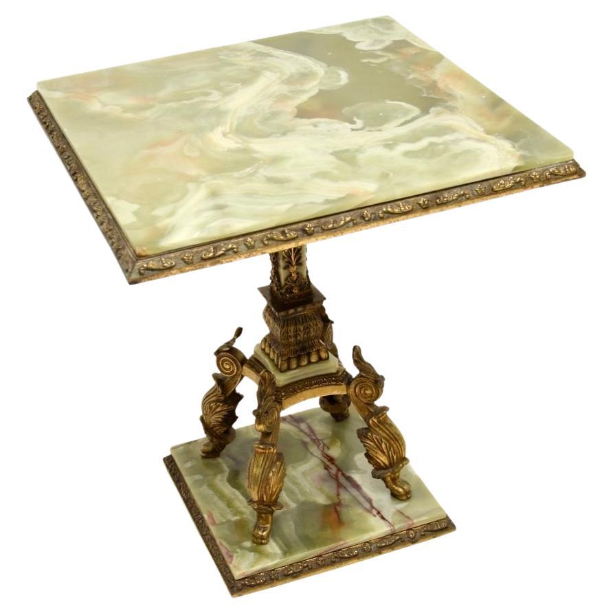 Ancienne table d'appoint / table basse en métal doré et onyx français