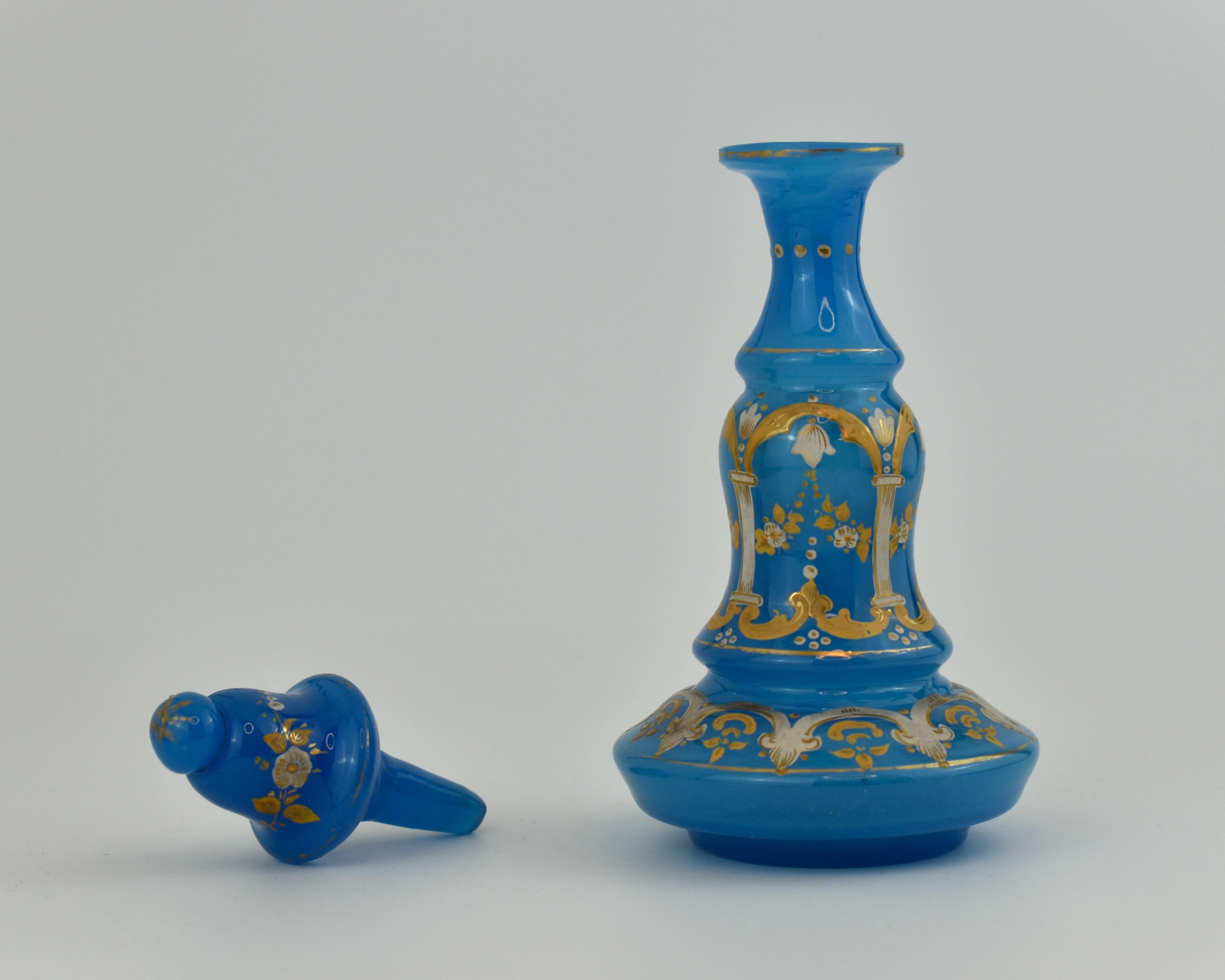 Antique French Opaline Enamelled Glass Perfume Bottle, Flacon, 19th Century In Good Condition For Sale In Rostock, MV