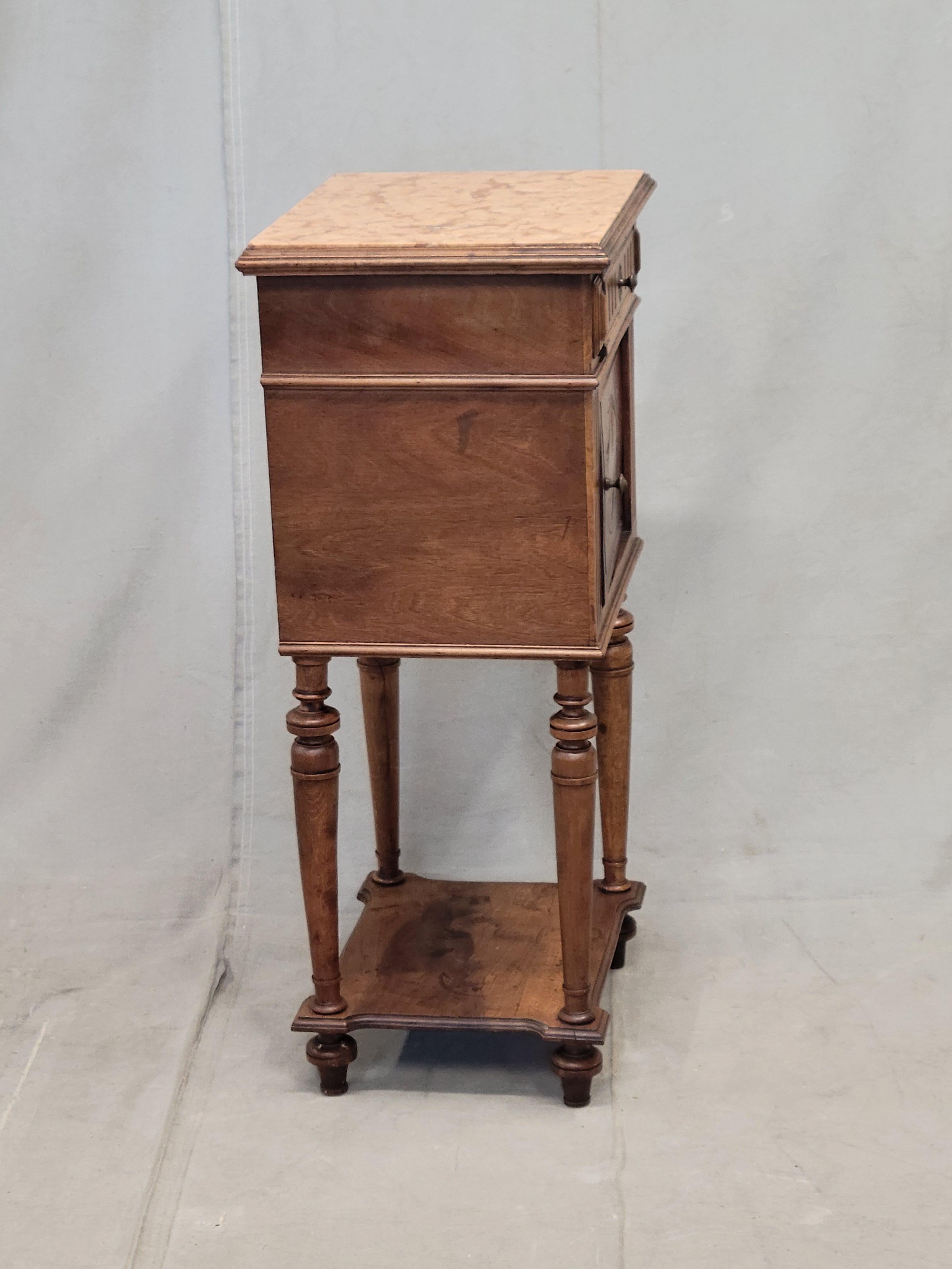 Antique French o Belgian Walnut Nightstands with Italian Marble - A Near Pair in vendita 7