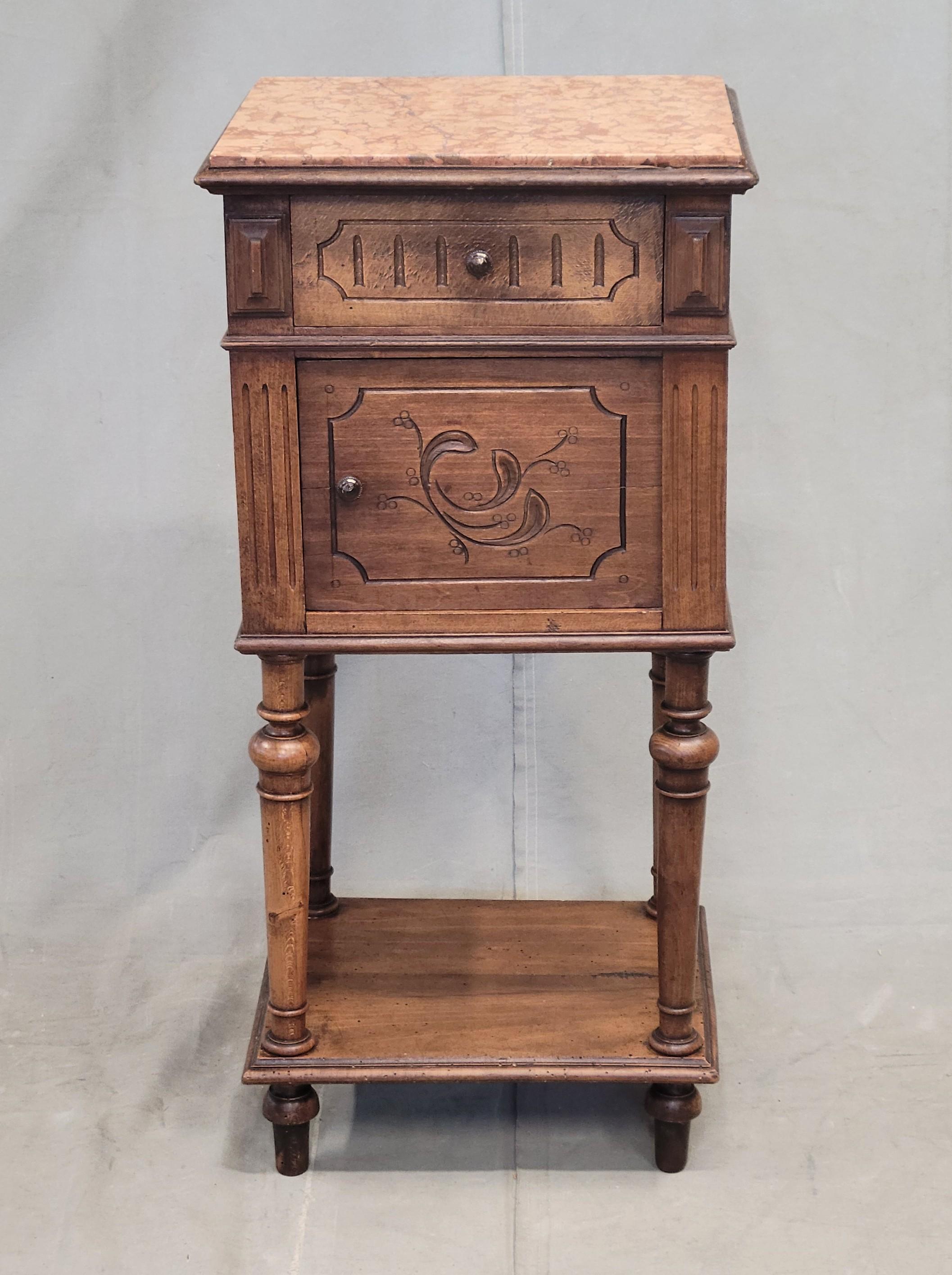 Antique French o Belgian Walnut Nightstands with Italian Marble - A Near Pair In condizioni buone in vendita a Centennial, CO