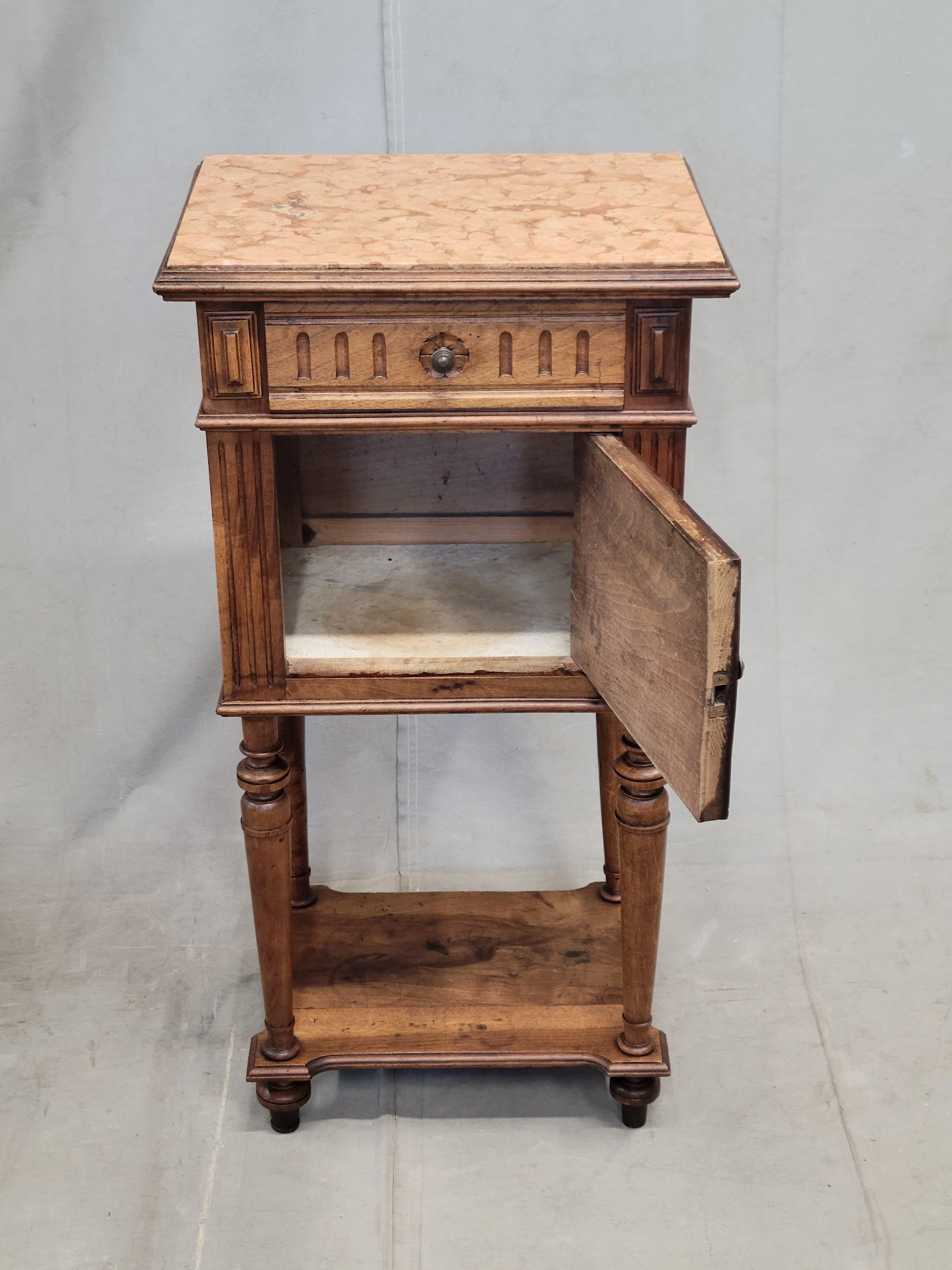 Antique French o Belgian Walnut Nightstands with Italian Marble - A Near Pair in vendita 1