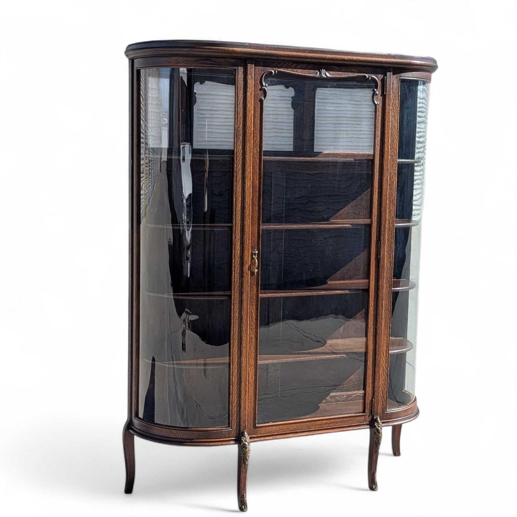 Antique French o English Curved Glass Display Cabinet, Oak, circa 1900 In condizioni buone in vendita a Rancho Cucamonga, CA