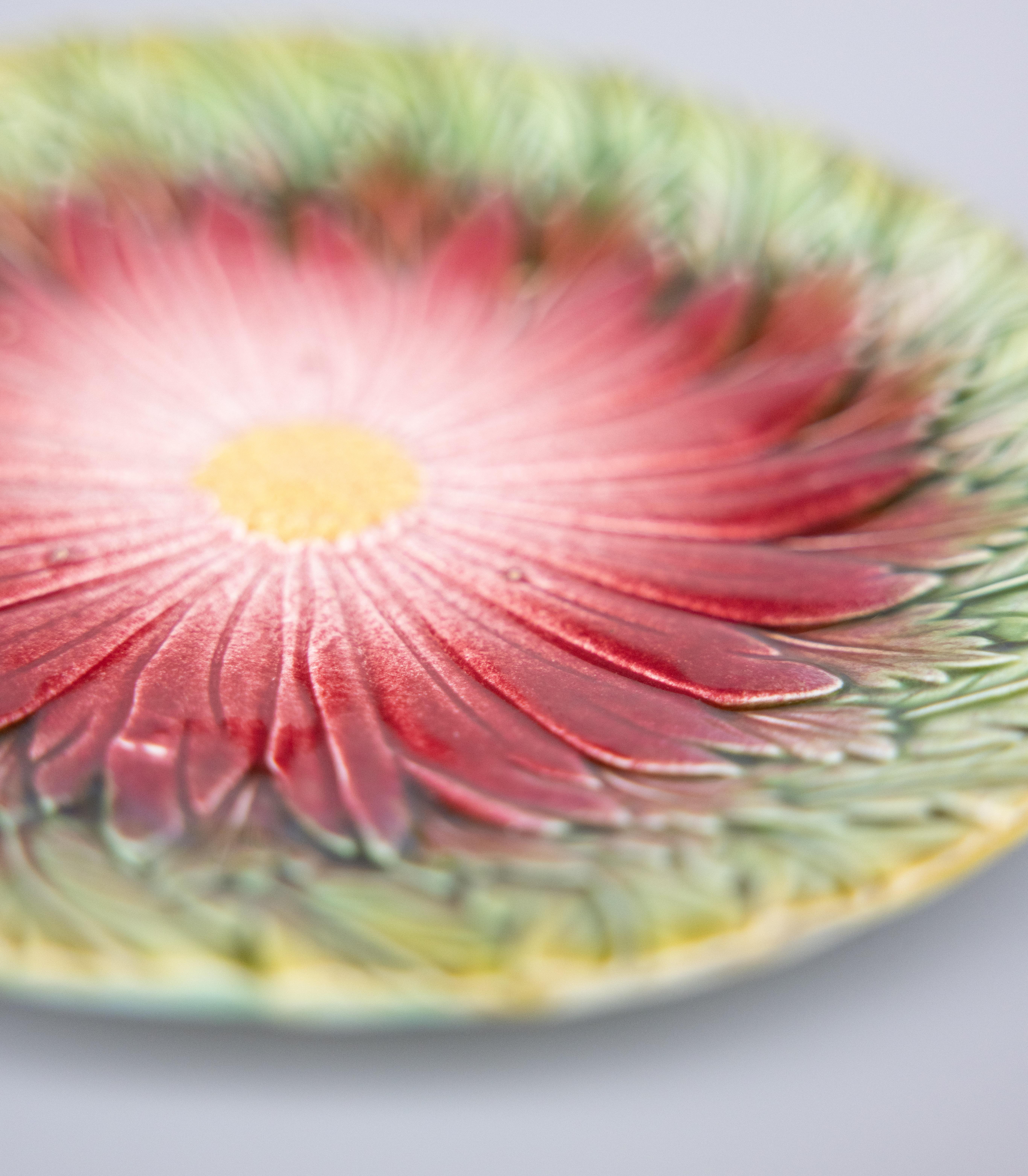 Antique French Orchies Majolica Daisy Plate, C. 1890 In Good Condition For Sale In Pearland, TX