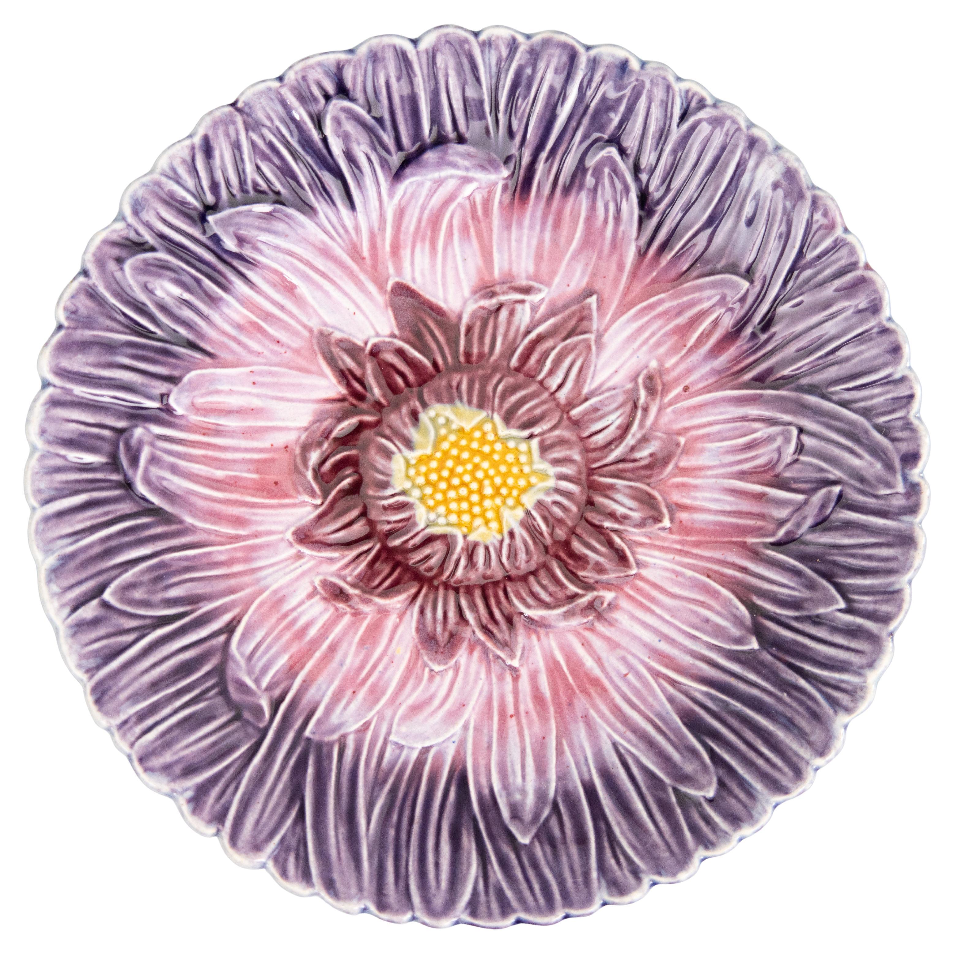 Antique French Majolica Purple Chrysanthemum Daisy Plate, Circa 1890 en vente