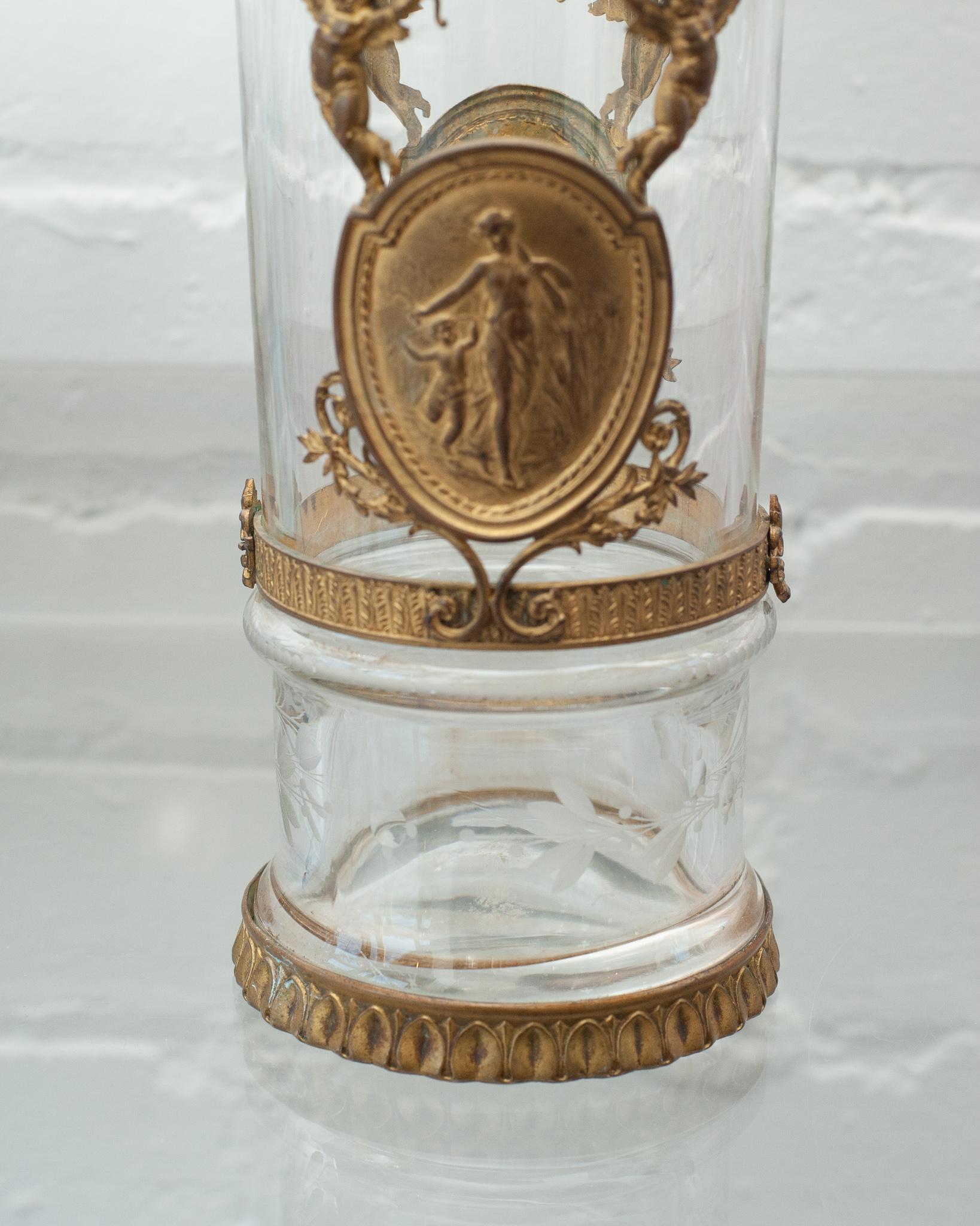 Vase trompette français ancien en bronze doré et cristal taillé Bon état - En vente à Toronto, ON