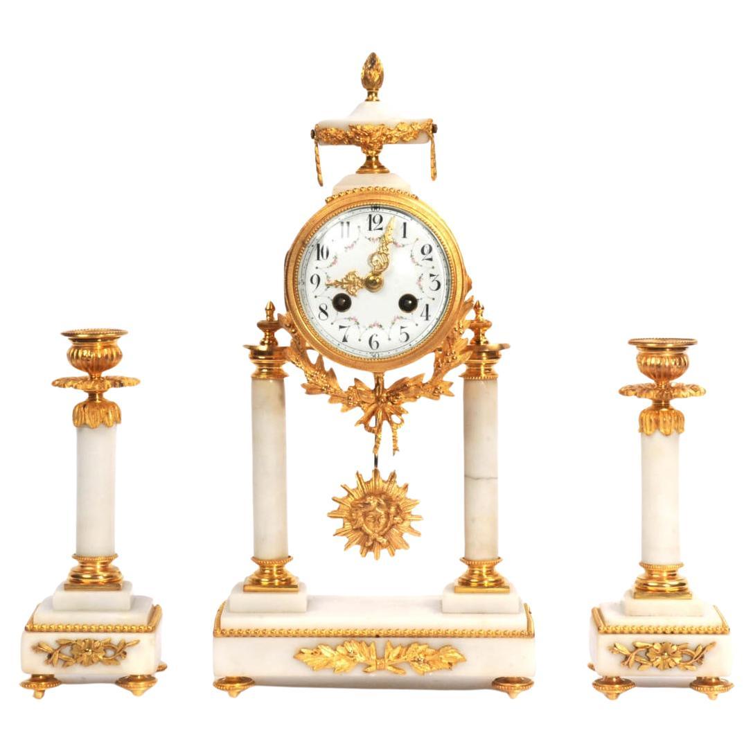 Antikes französisches Portico-Uhr-Set aus Goldbronze und Marmor, Portico