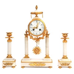 Antikes französisches Portico-Uhr-Set aus Goldbronze und Marmor, Portico