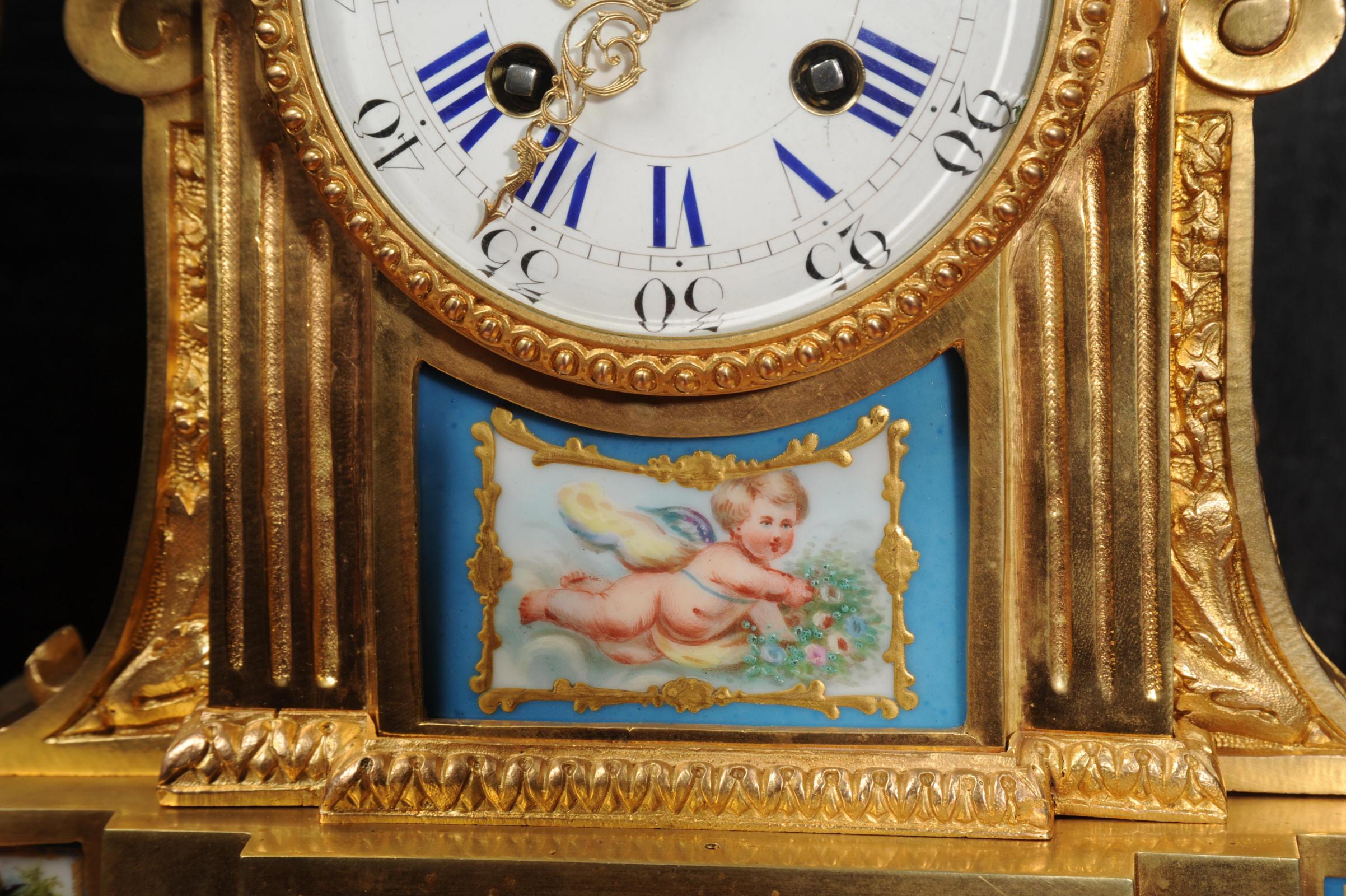 Horloge française ancienne en bronze doré et porcelaine de Sèvres en vente 3