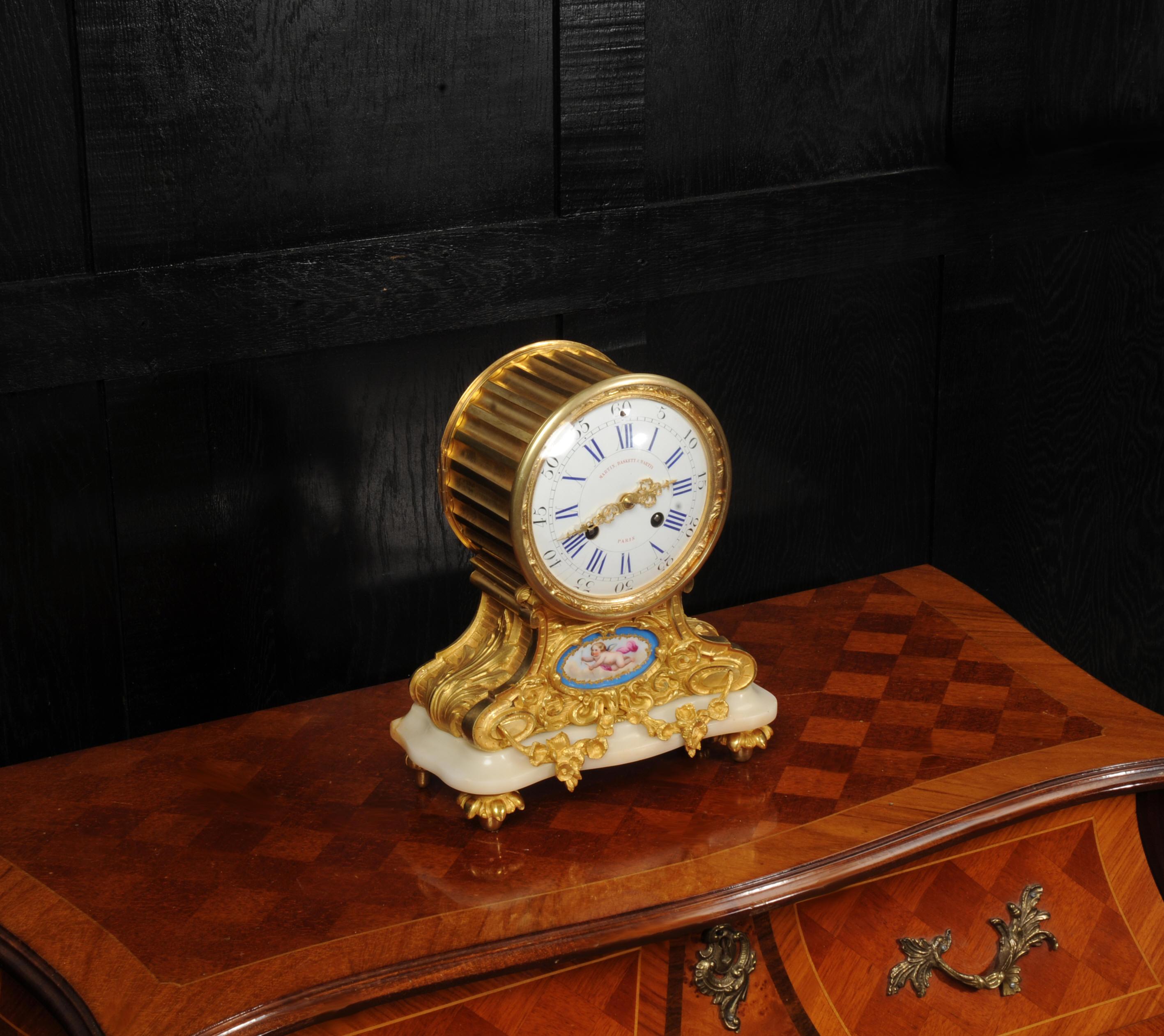 Pendule ancienne en bronze doré et porcelaine de Sèvres en vente 4