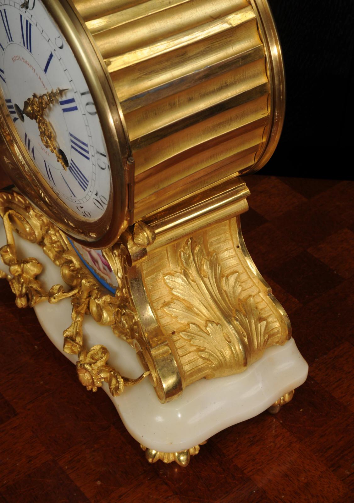 Pendule ancienne en bronze doré et porcelaine de Sèvres en vente 6