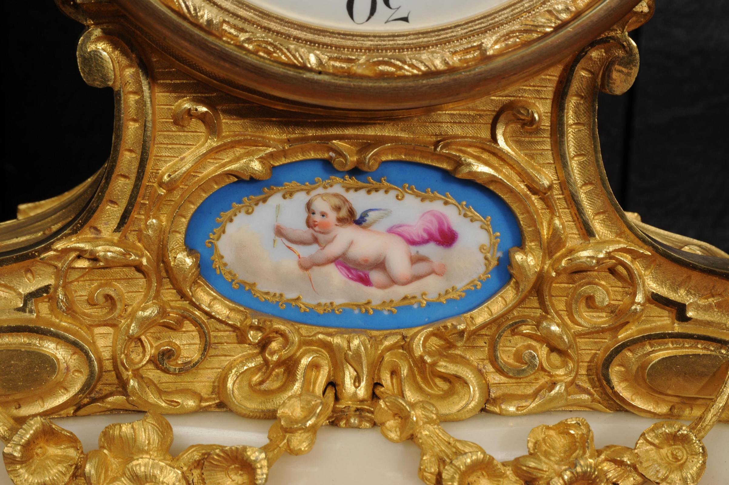 Pendule ancienne en bronze doré et porcelaine de Sèvres en vente 7
