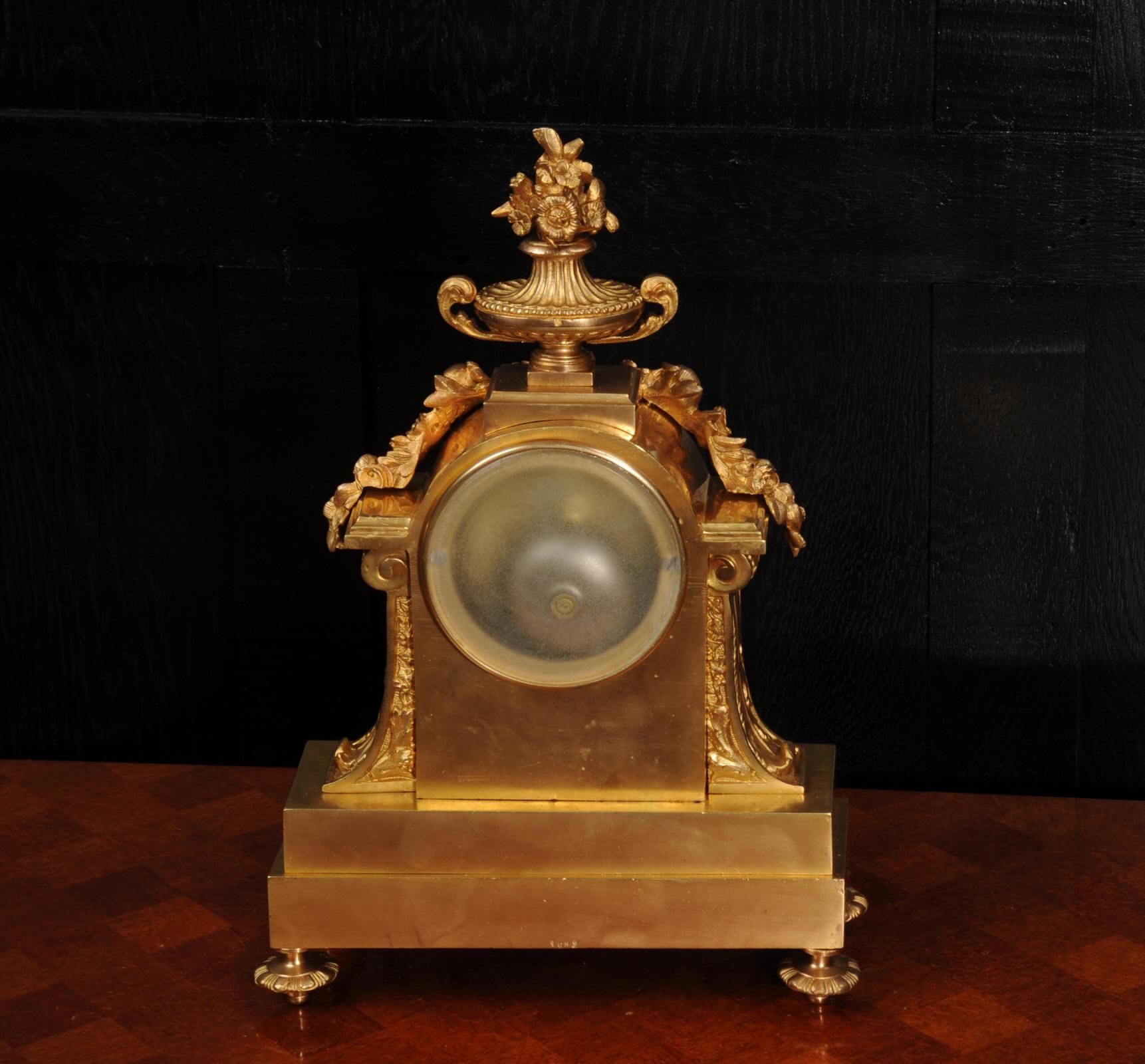 Antike französische Uhr aus Goldbronze und Sevres-Porzellan im Angebot 6