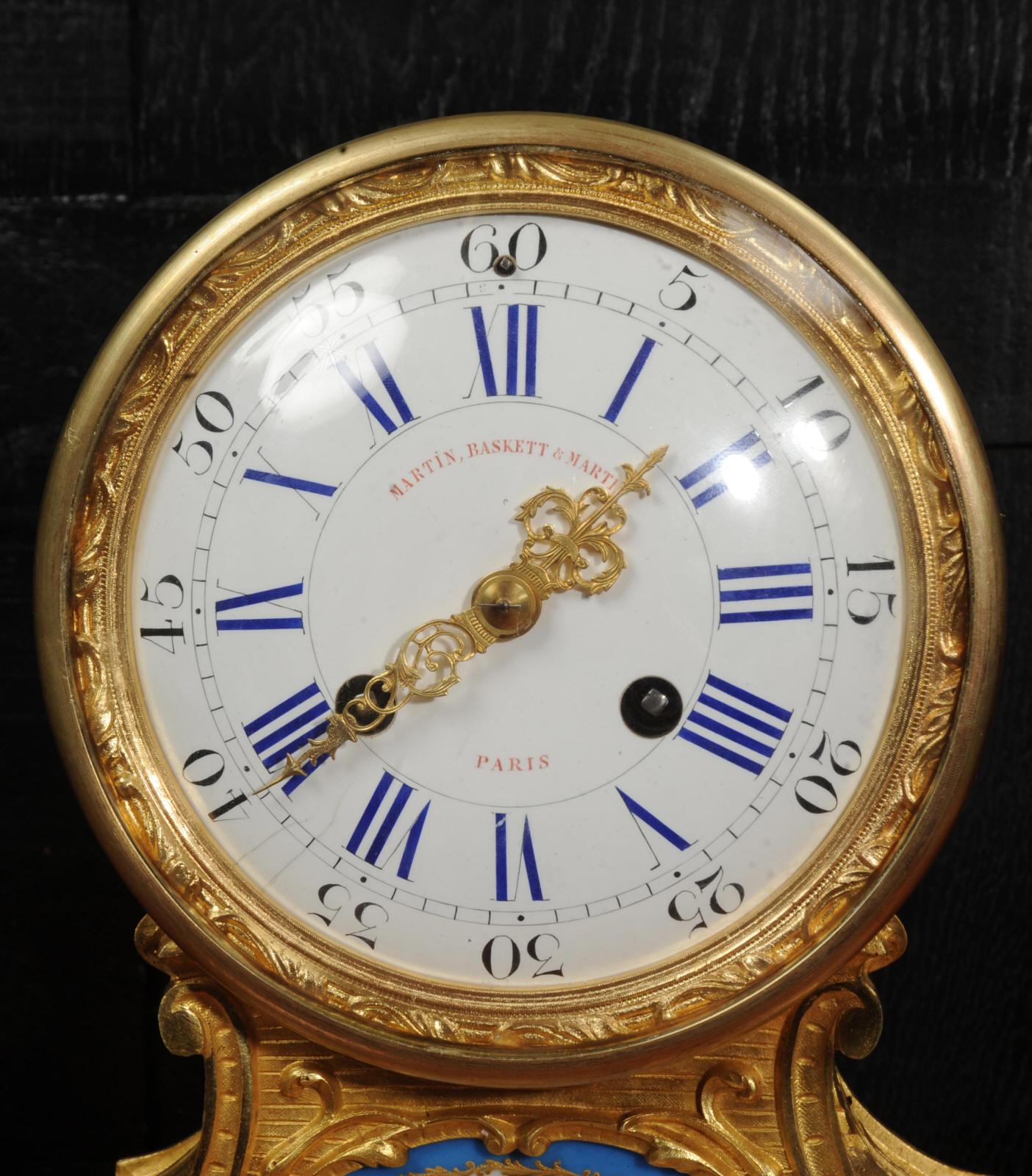 Pendule ancienne en bronze doré et porcelaine de Sèvres en vente 8