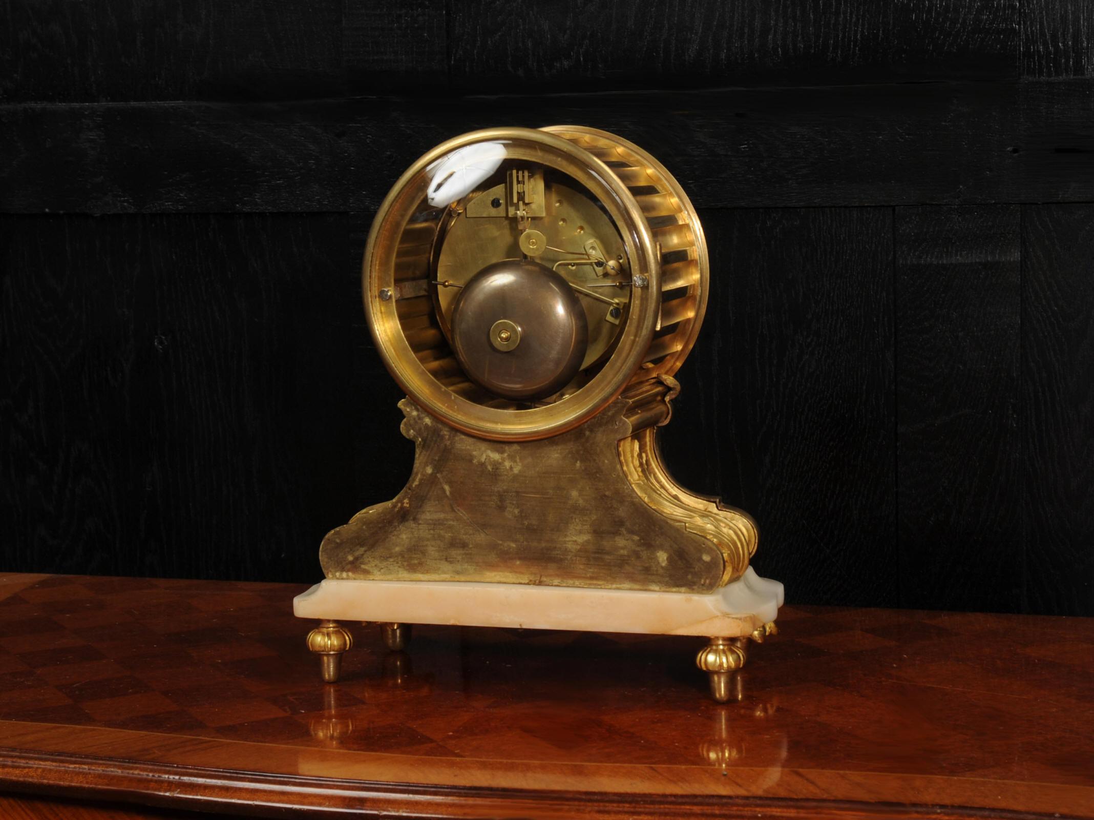 Pendule ancienne en bronze doré et porcelaine de Sèvres en vente 10