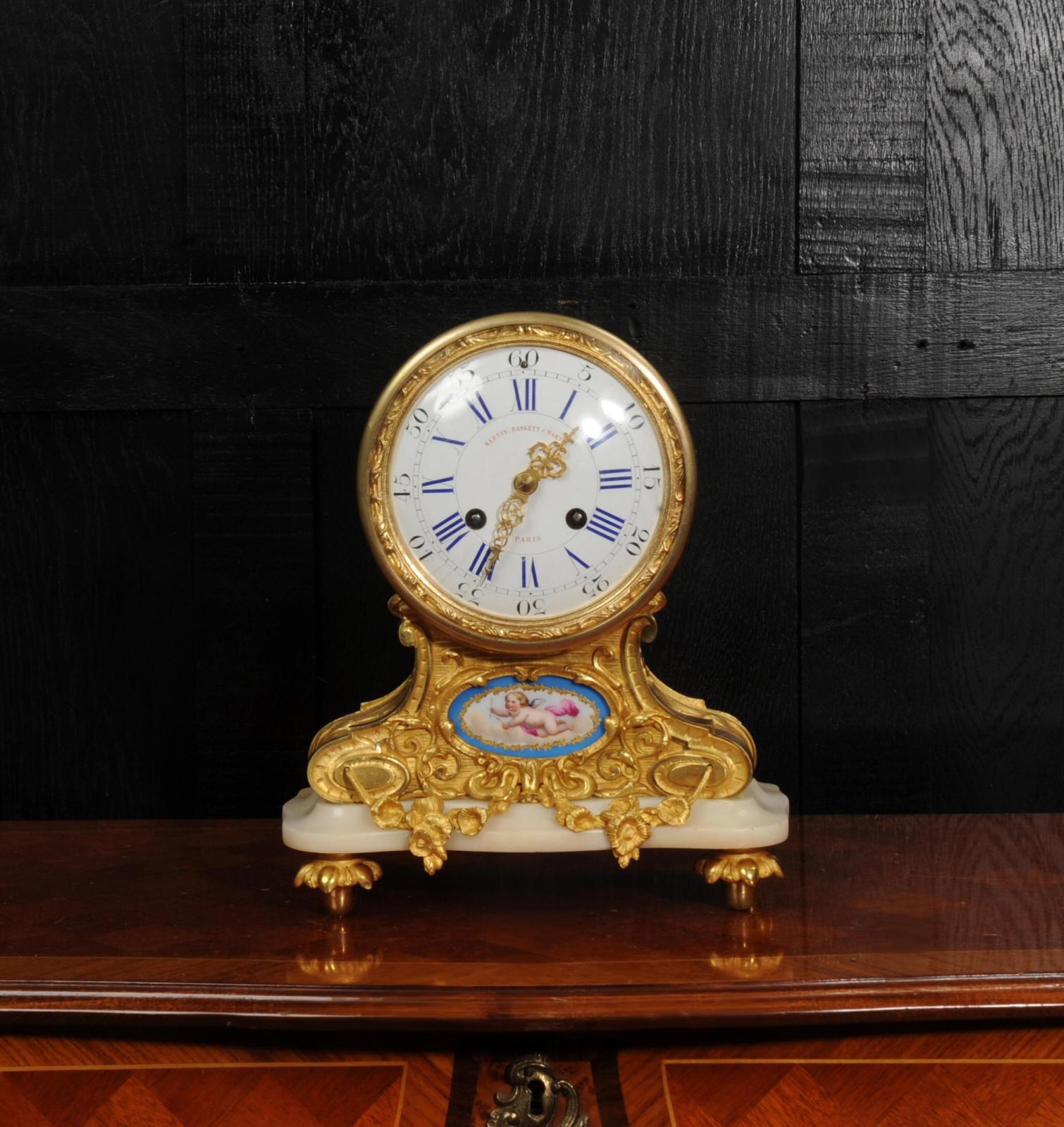 Louis XV Pendule ancienne en bronze doré et porcelaine de Sèvres en vente