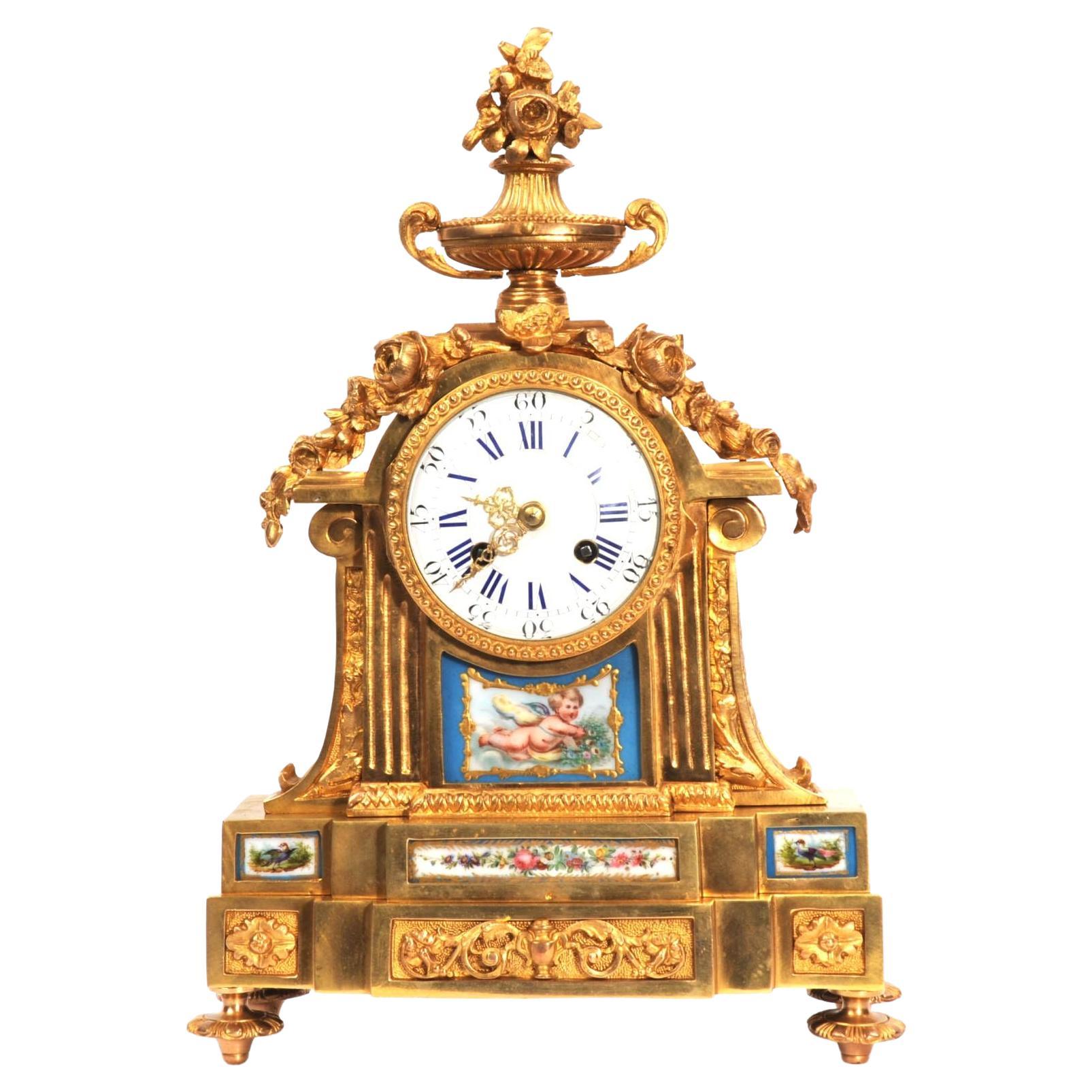 Horloge française ancienne en bronze doré et porcelaine de Sèvres