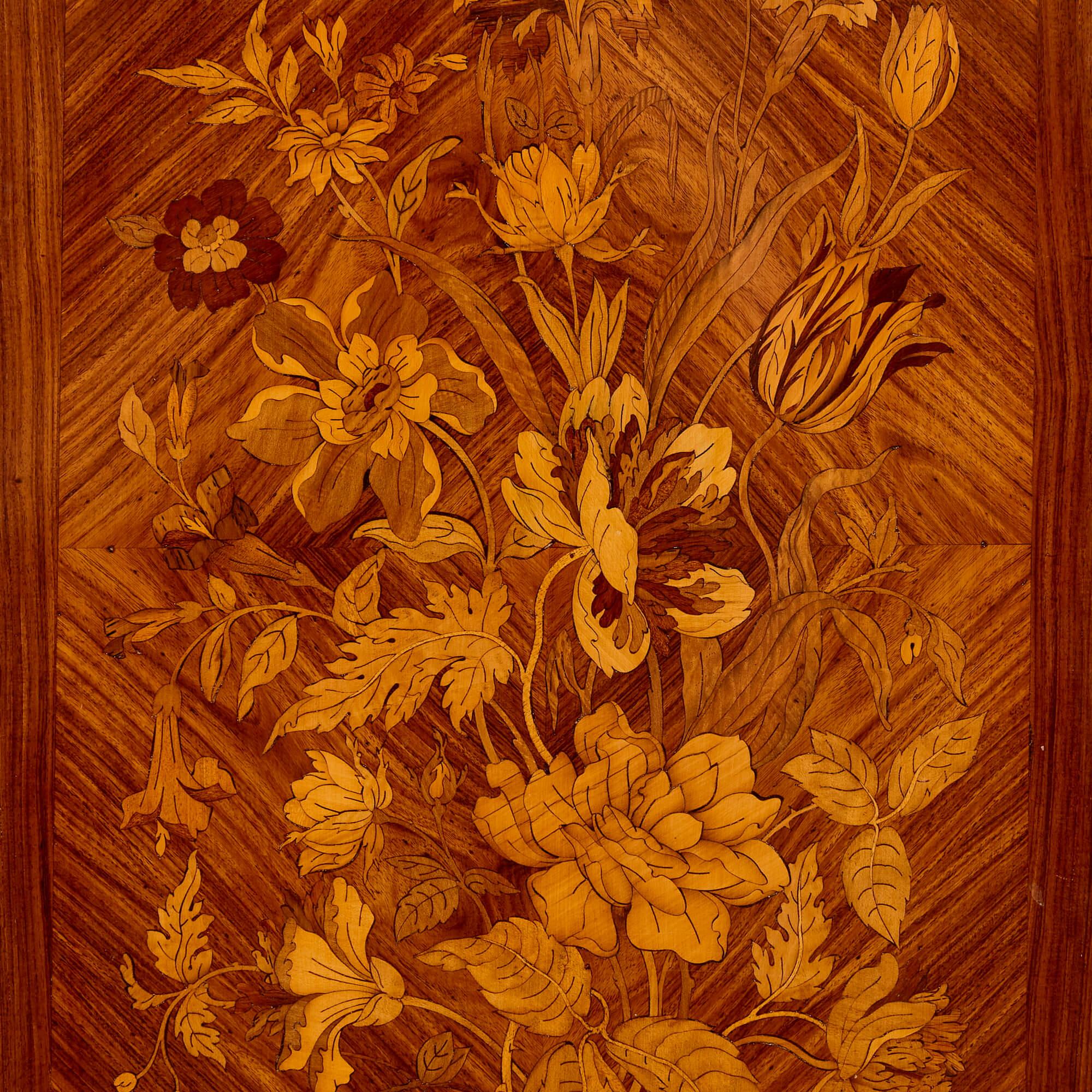 XIXe siècle Enfilade français ancien en bronze doré, laiton et marqueterie en bois ébénisé en vente