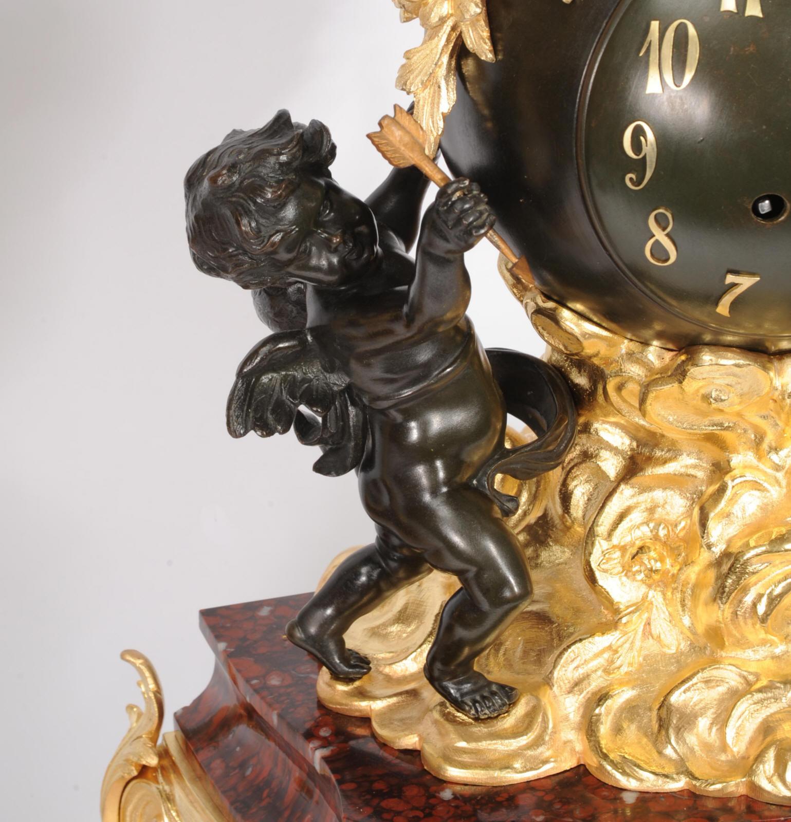 Ensemble d'horloges françaises anciennes Louis XV en bronze, bronze et marbre rouge en vente 7