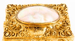 Coffret ancien en ormolu français avec plaques en coquille d'ormeau:: 19ème siècle