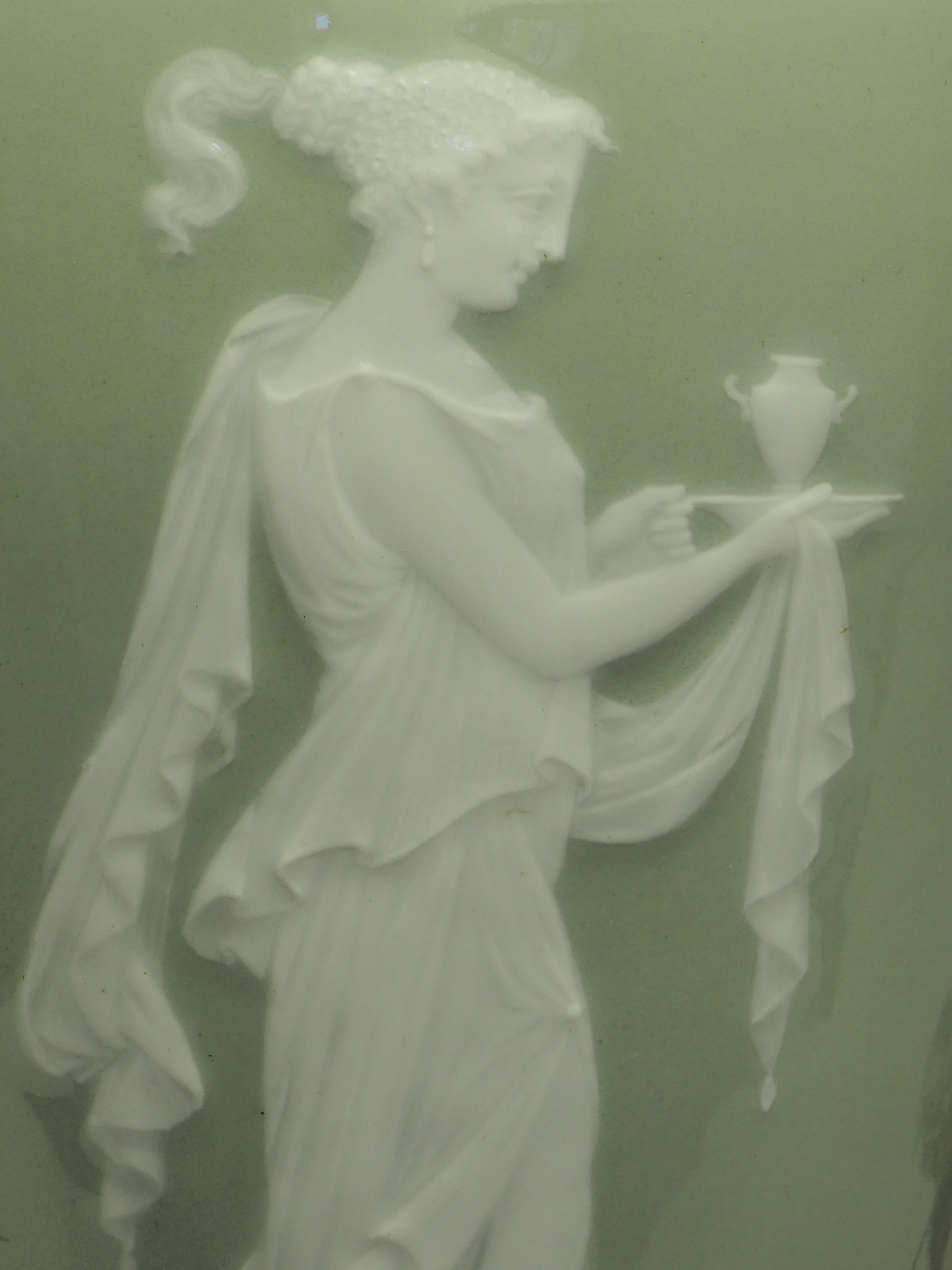 Lampe de table française ancienne en porcelaine céladon et pâte-sur-pâte en vente 4