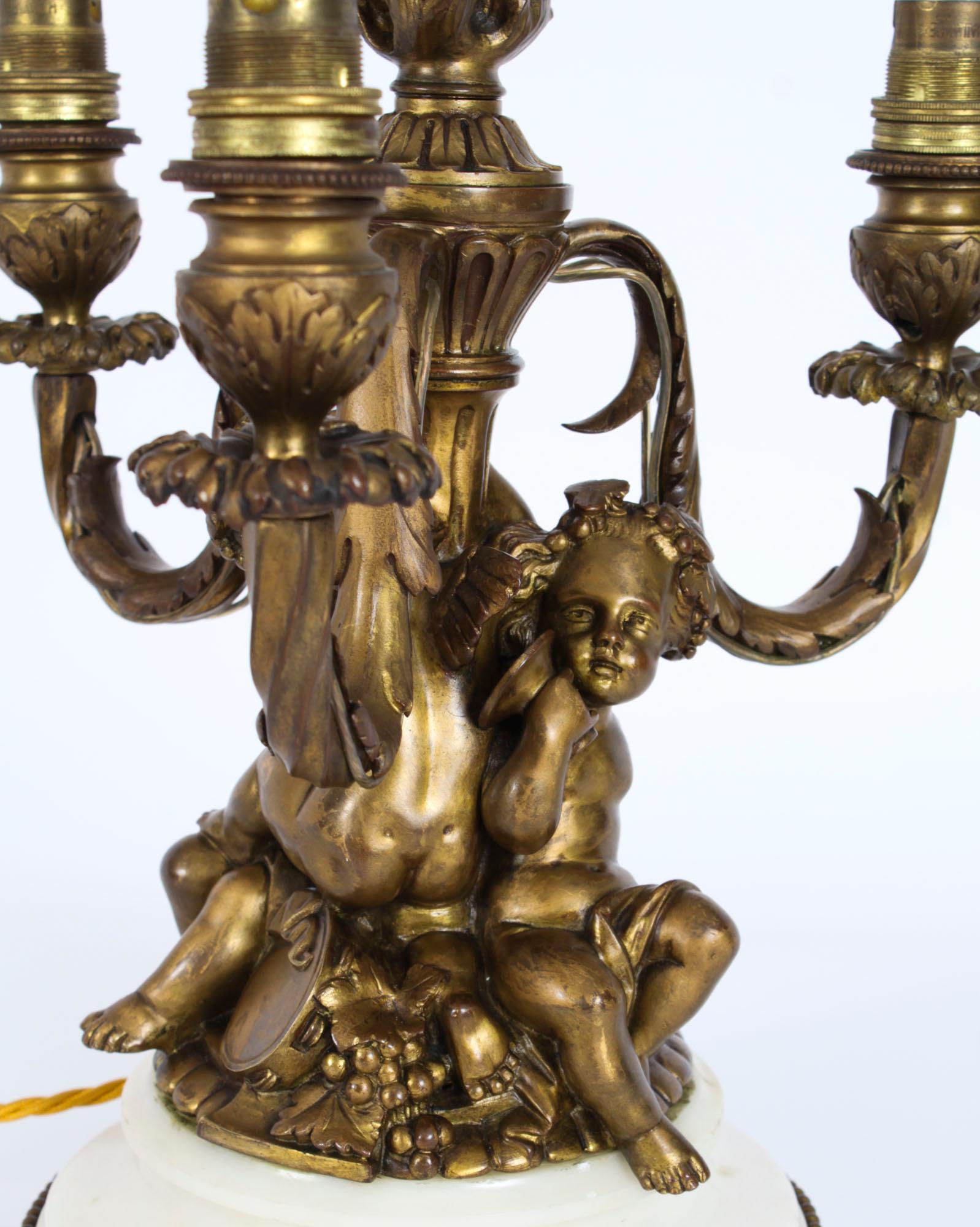 Antique Lampe de table à chérubin en bronze doré Louis Revival Circa 1870 en vente 5