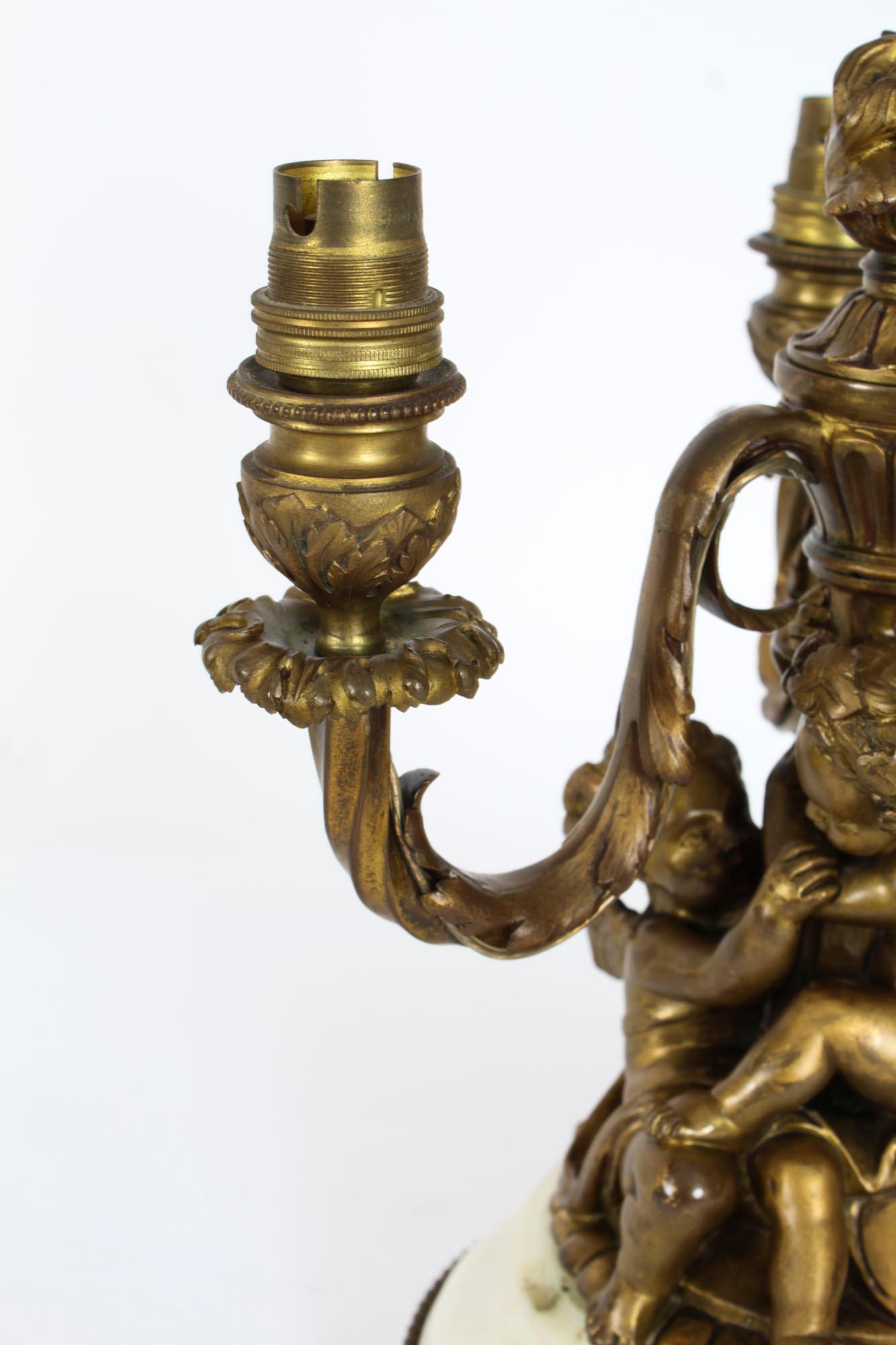 Fin du XIXe siècle Antique Lampe de table à chérubin en bronze doré Louis Revival Circa 1870 en vente
