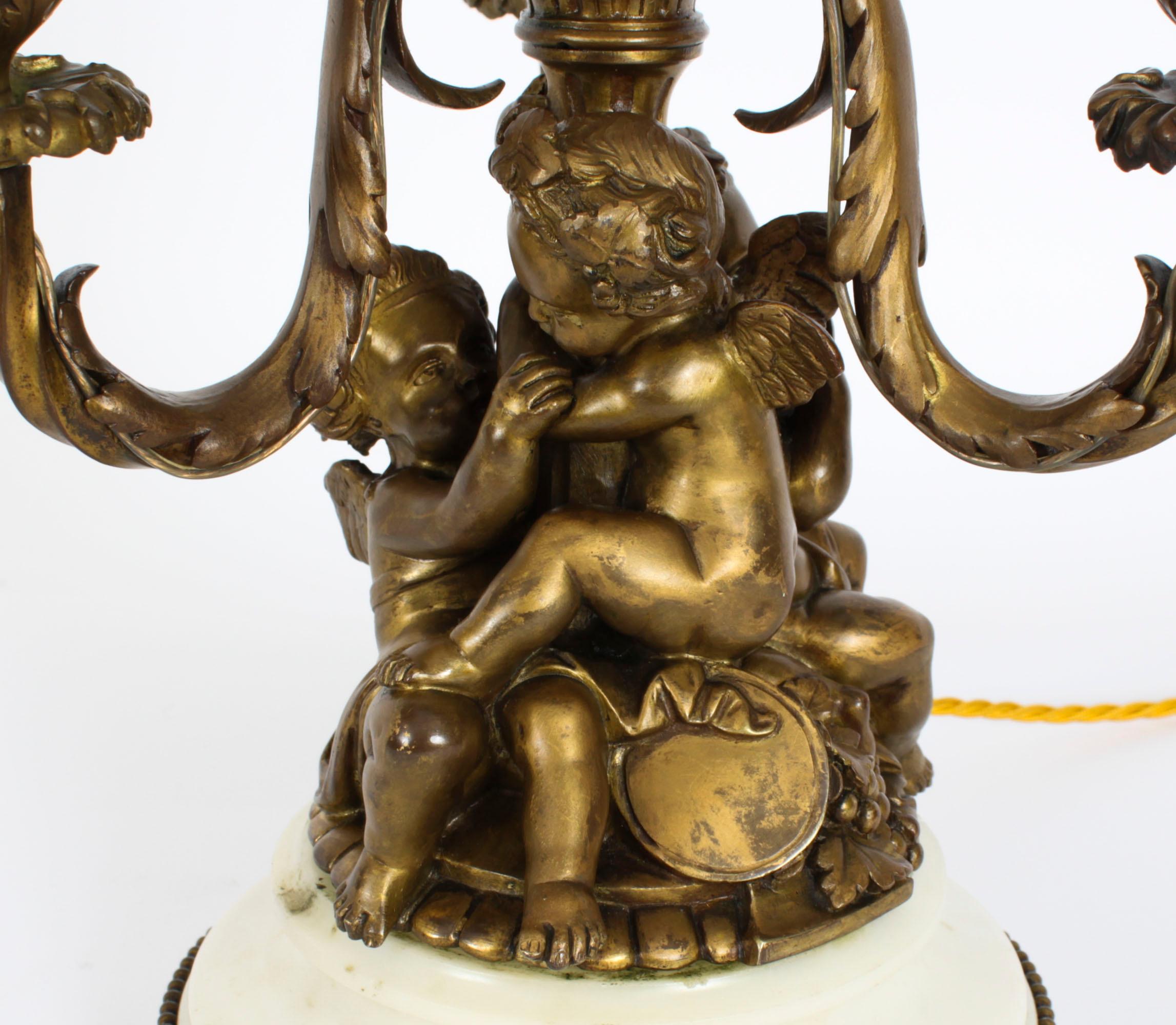 Antique Lampe de table à chérubin en bronze doré Louis Revival Circa 1870 en vente 1