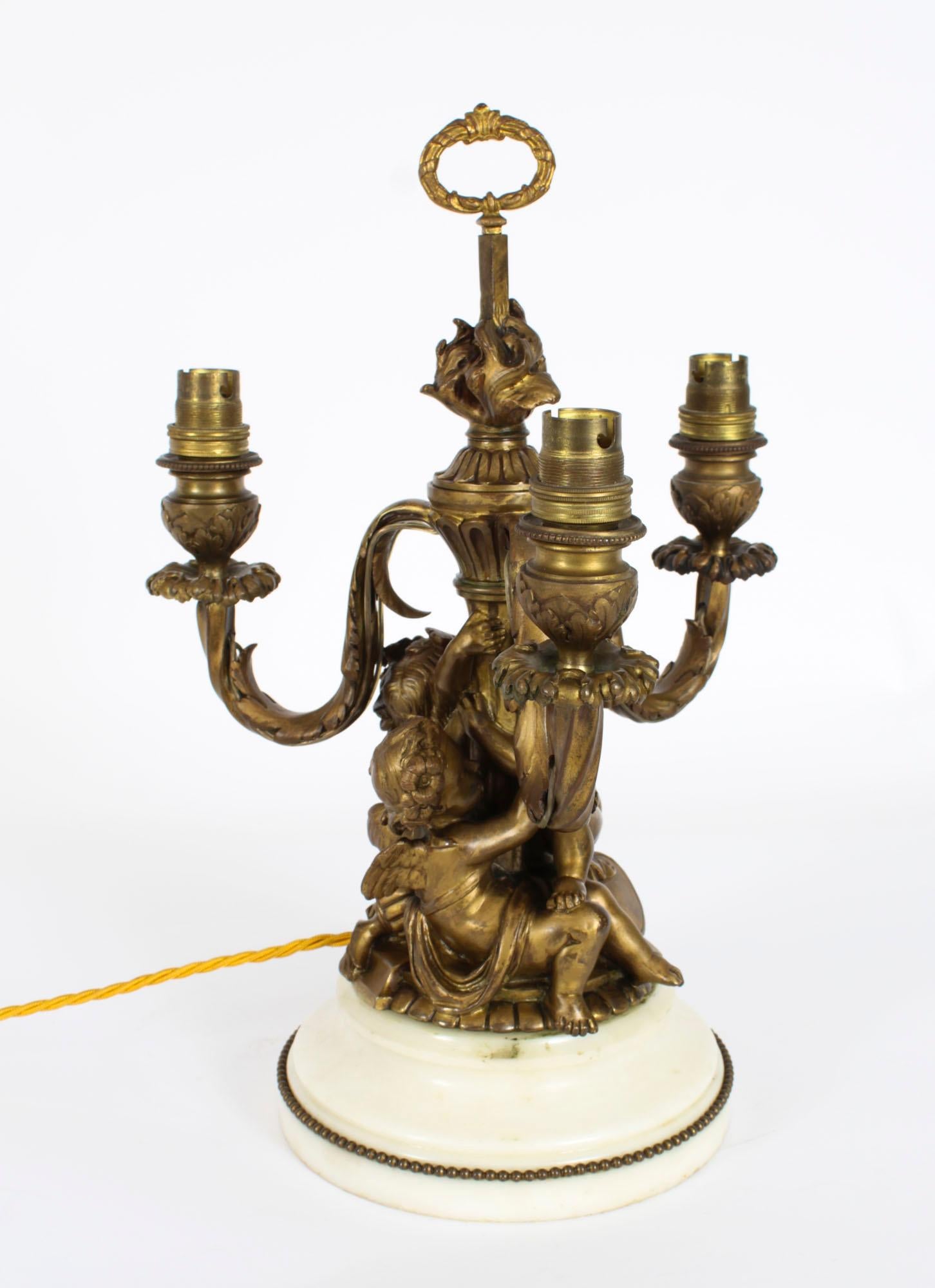 Antique Lampe de table à chérubin en bronze doré Louis Revival Circa 1870 en vente 2
