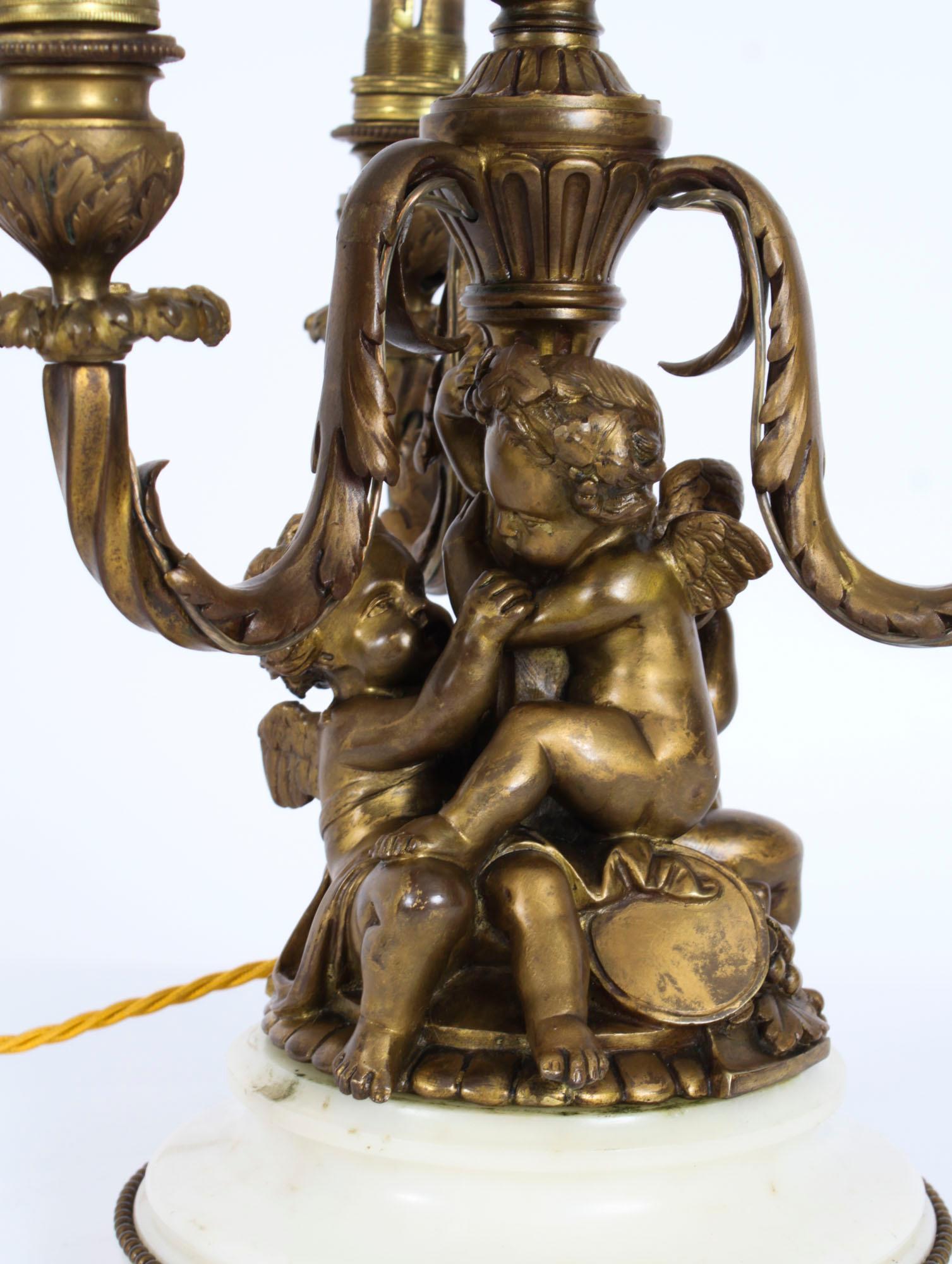 Antique Lampe de table à chérubin en bronze doré Louis Revival Circa 1870 en vente 4